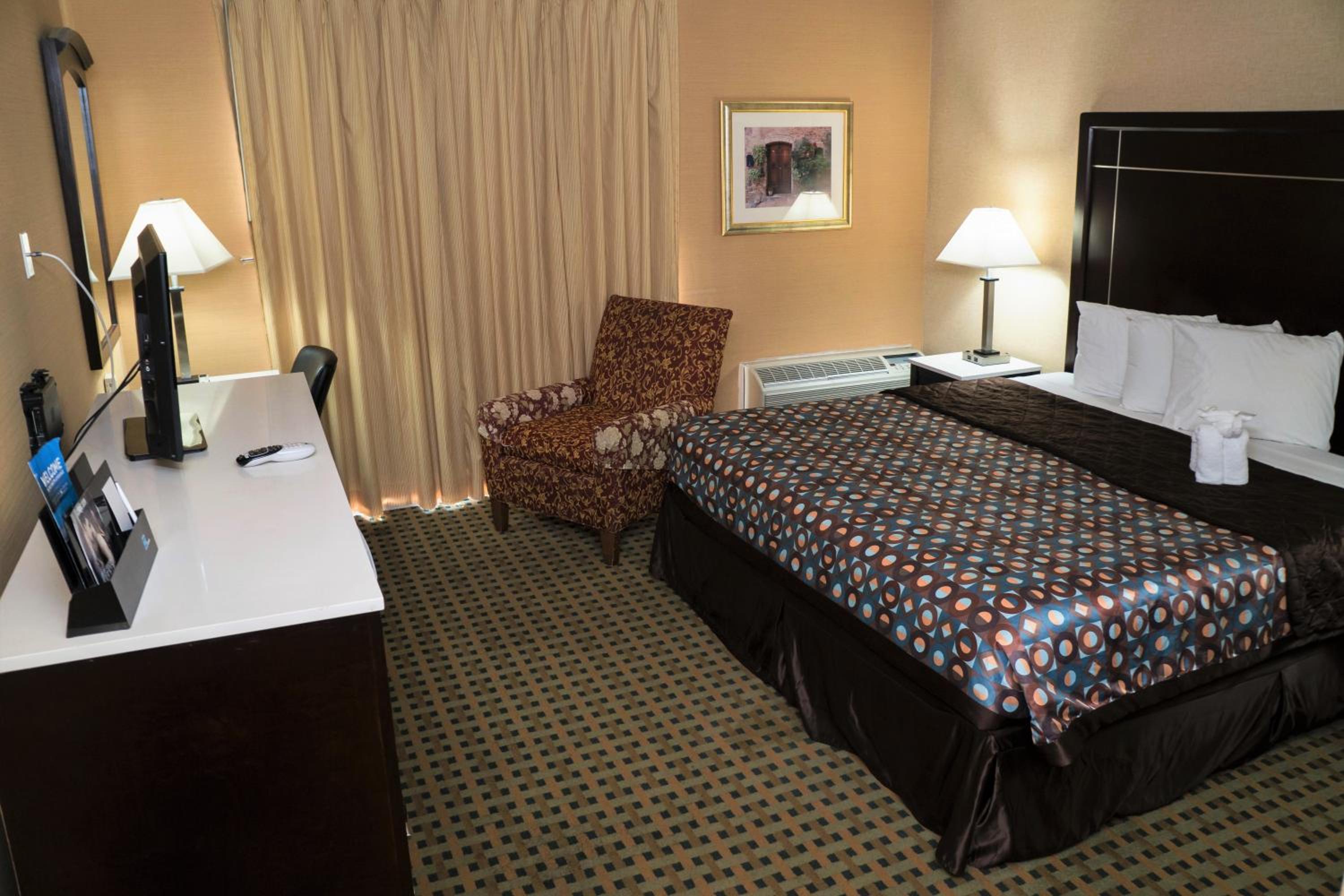King Room - Non-Smoking - Photo 4