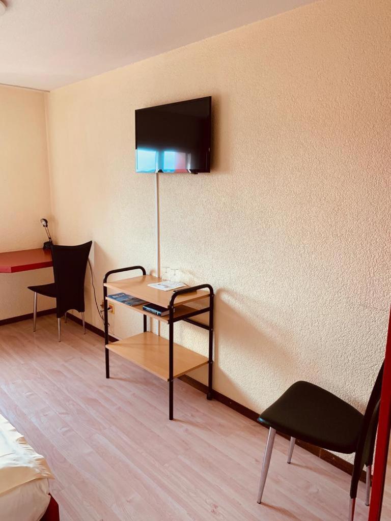 Twin Room - Photo 3
