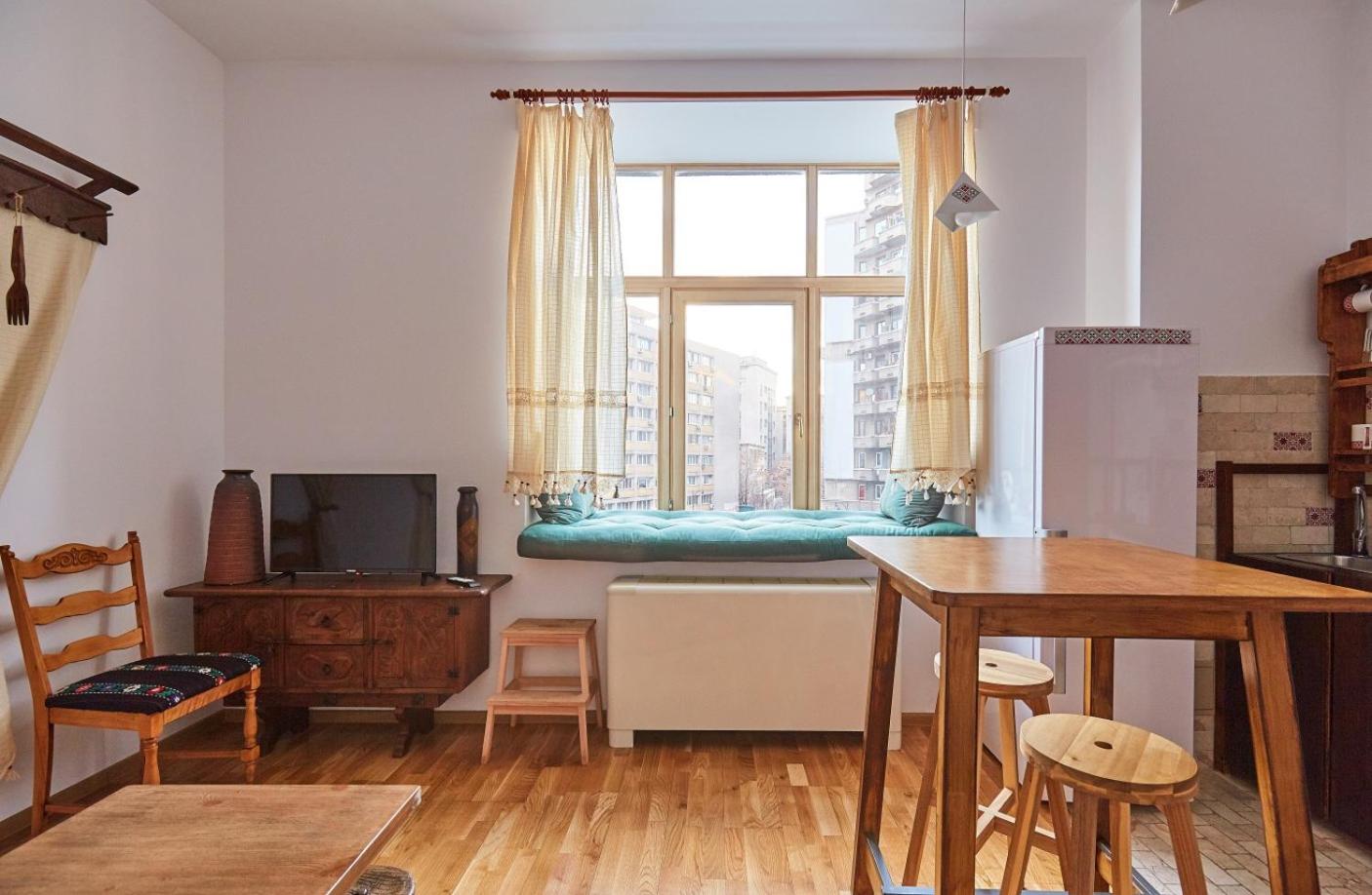 Two-Bedroom Apartment with Living  - Photo 18