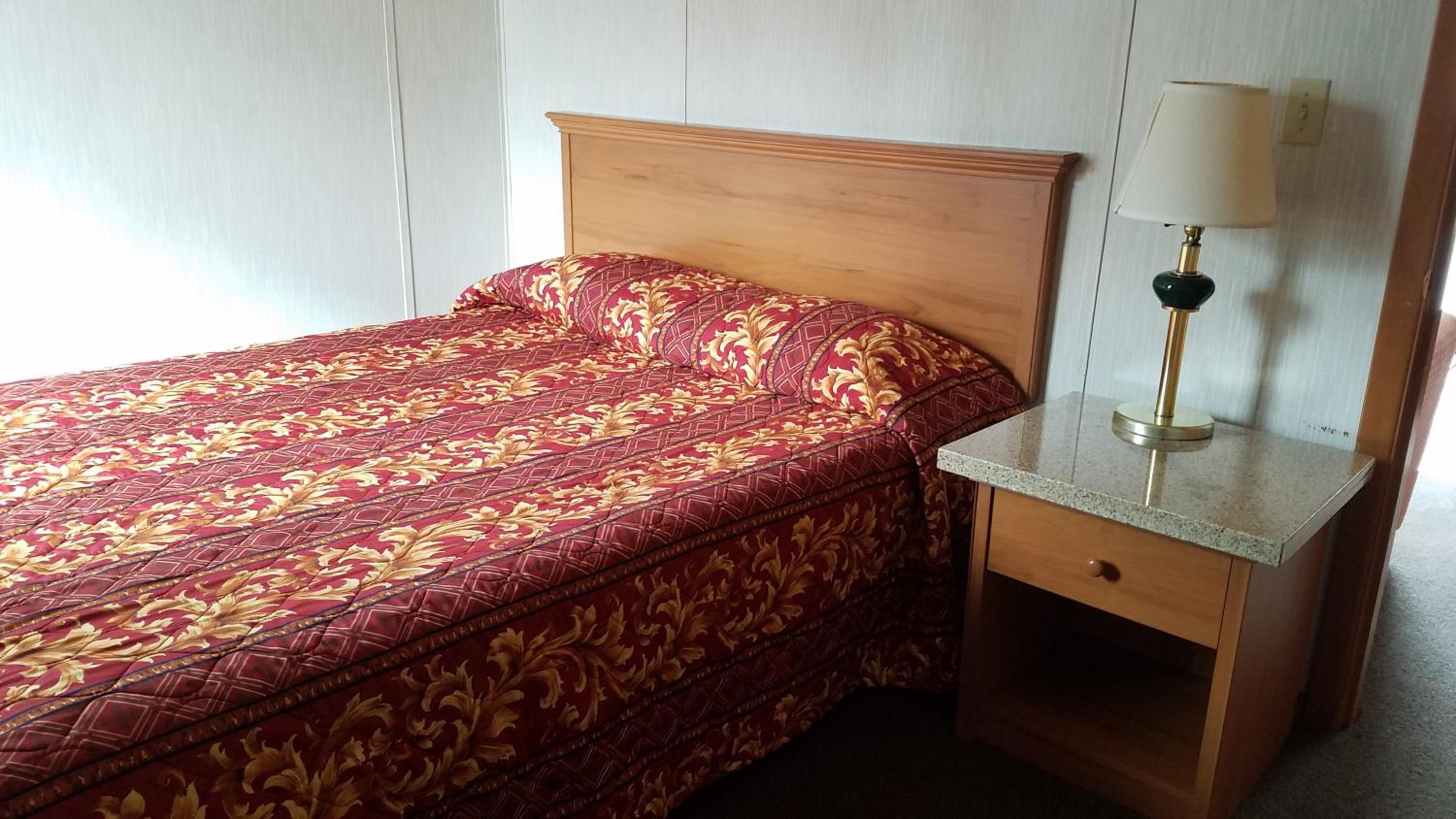 Two Queen Room with Jacuzzi - Photo 2