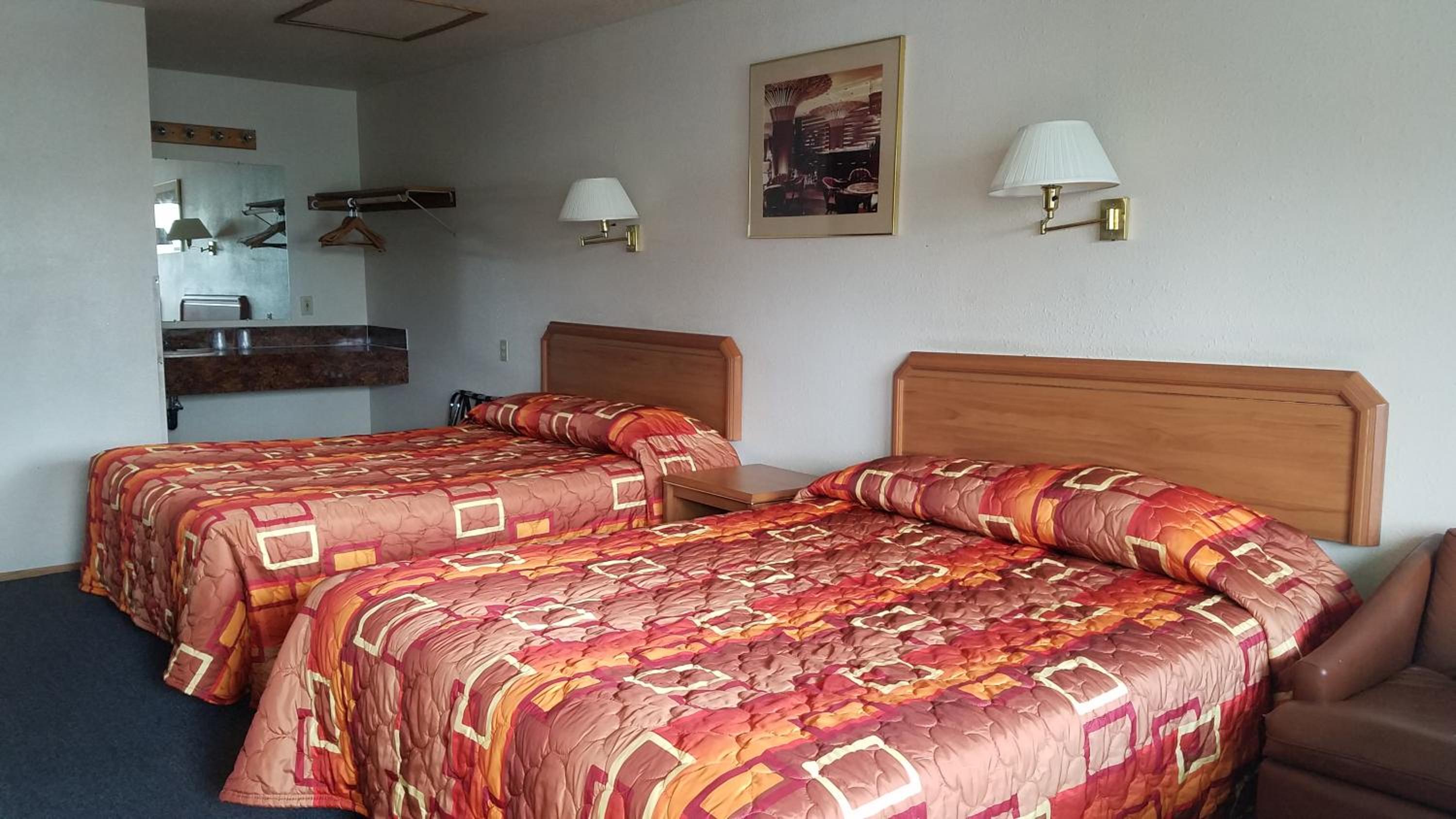Queen Room with Two Queen Beds - Photo 1