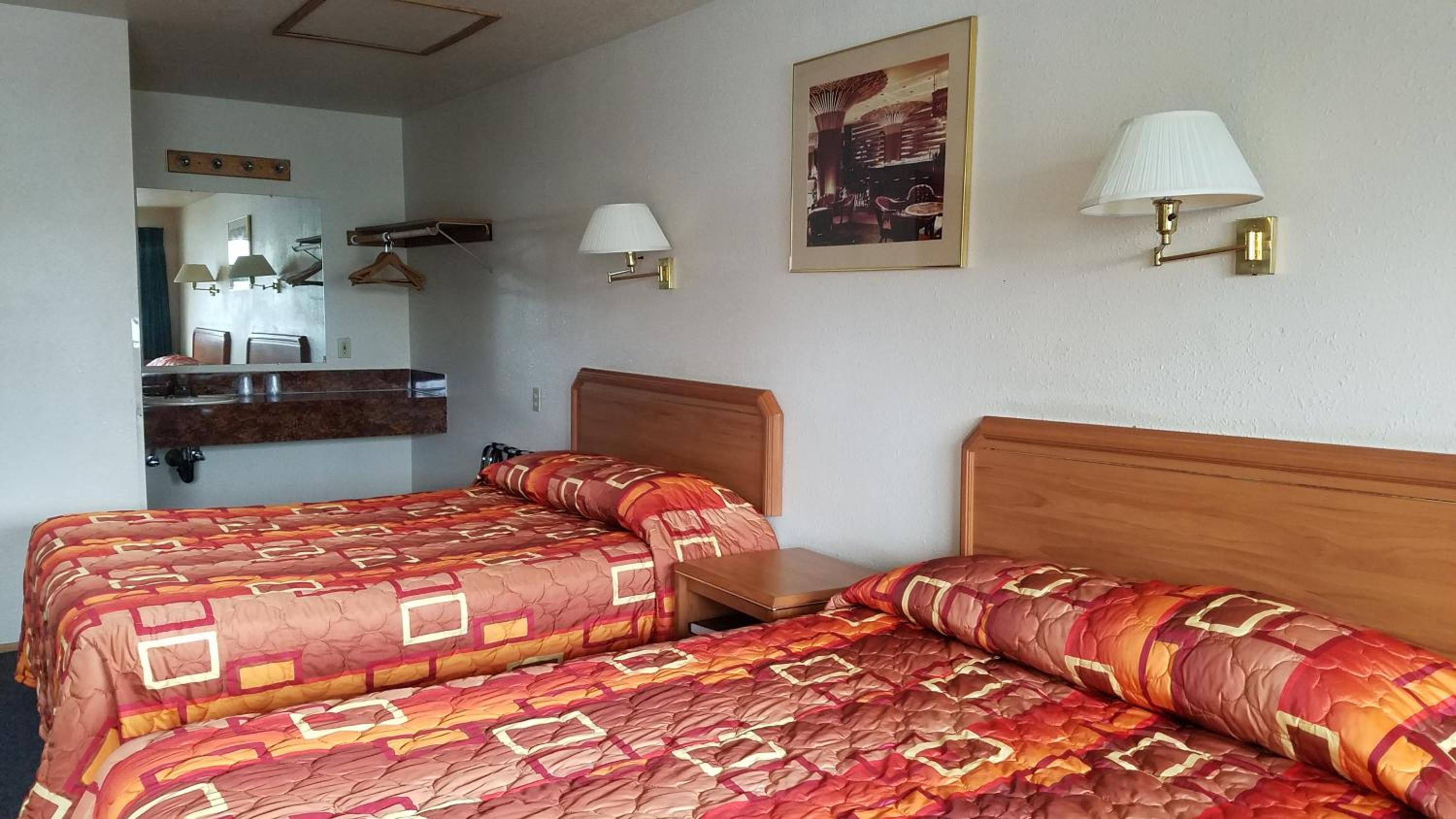 Queen Room with Two Queen Beds - Photo 12