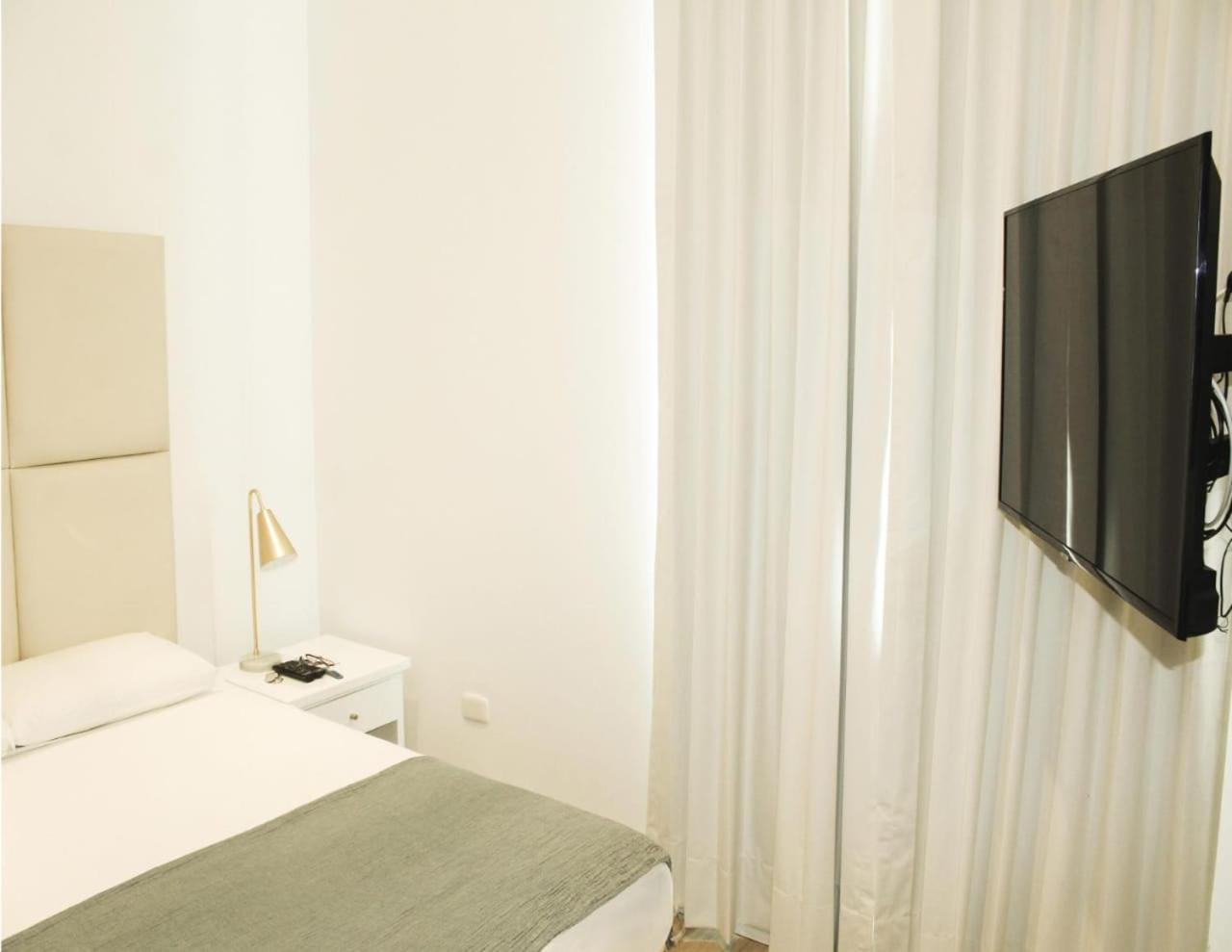 Suite with Air-Conditioning photo 3