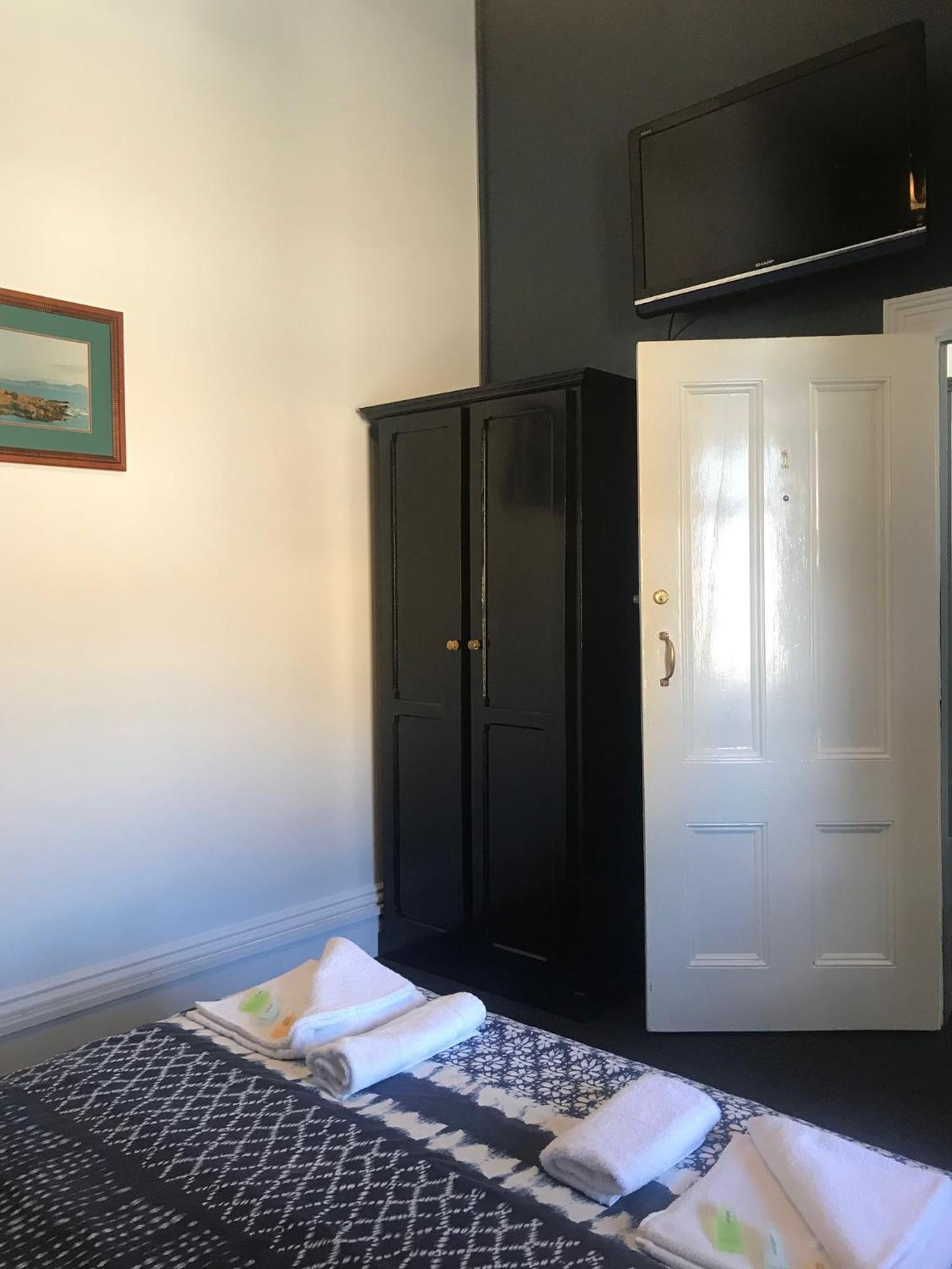Double Room with Shared Bathroom photo 2