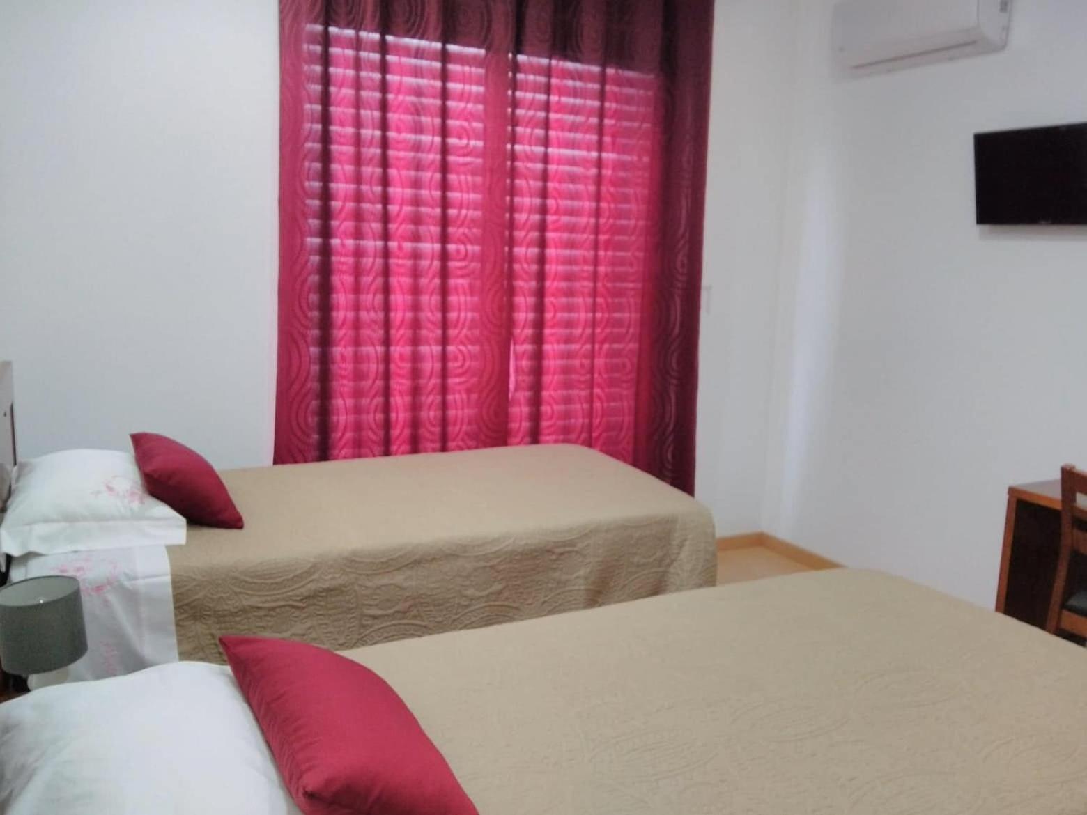 Twin Room with Private Bathroom photo 1