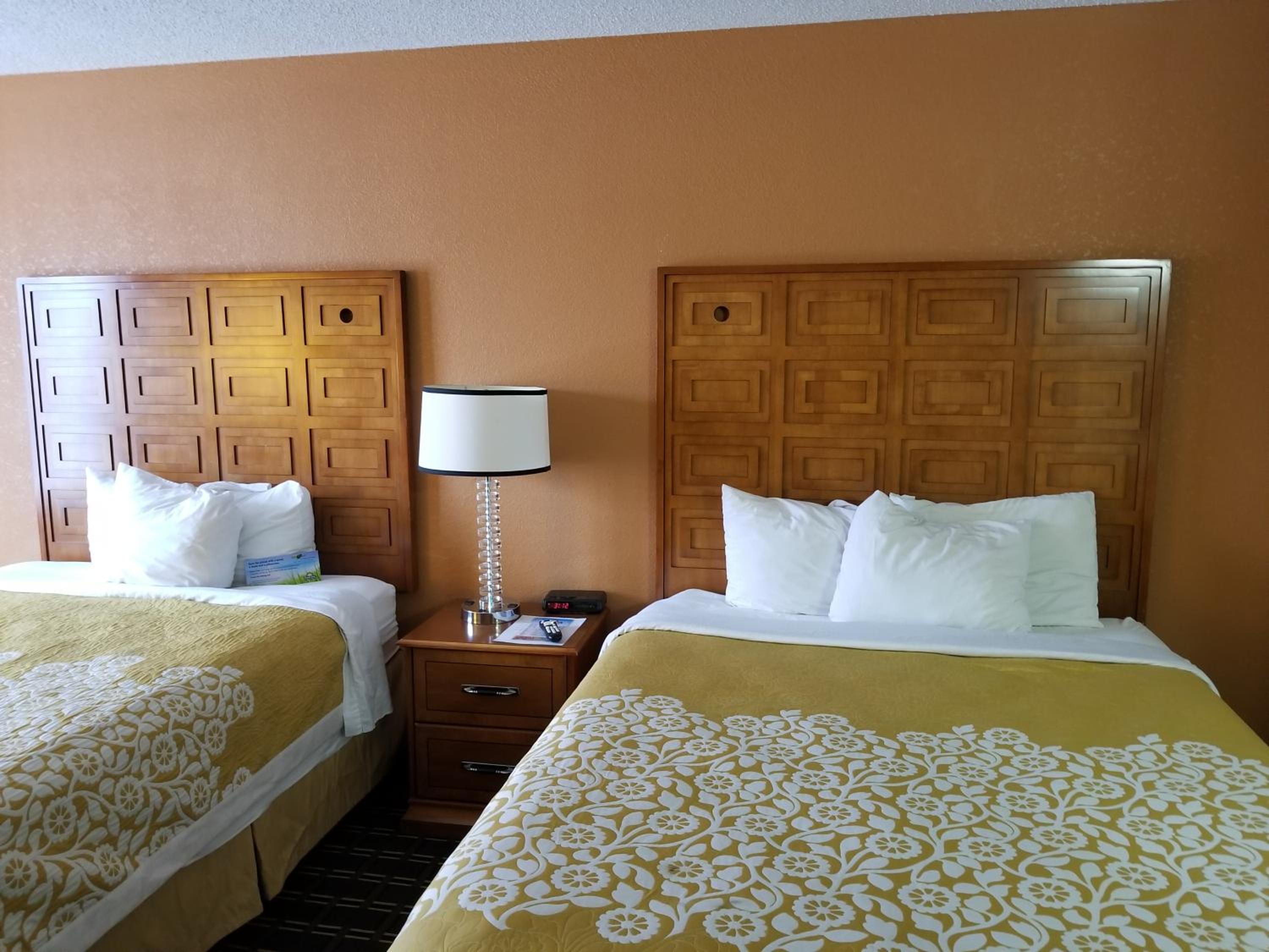 Queen Room with Two Queen Beds - Non-Smoking - Photo 1