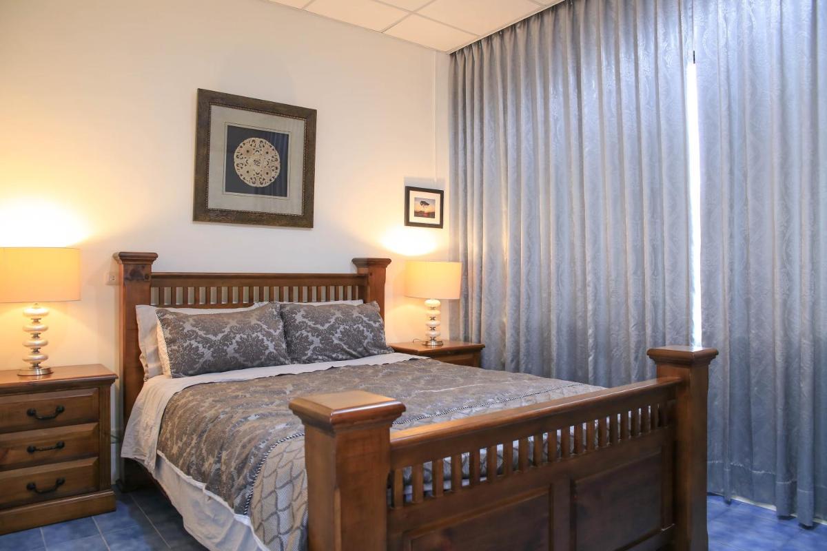 Queen Room photo 1