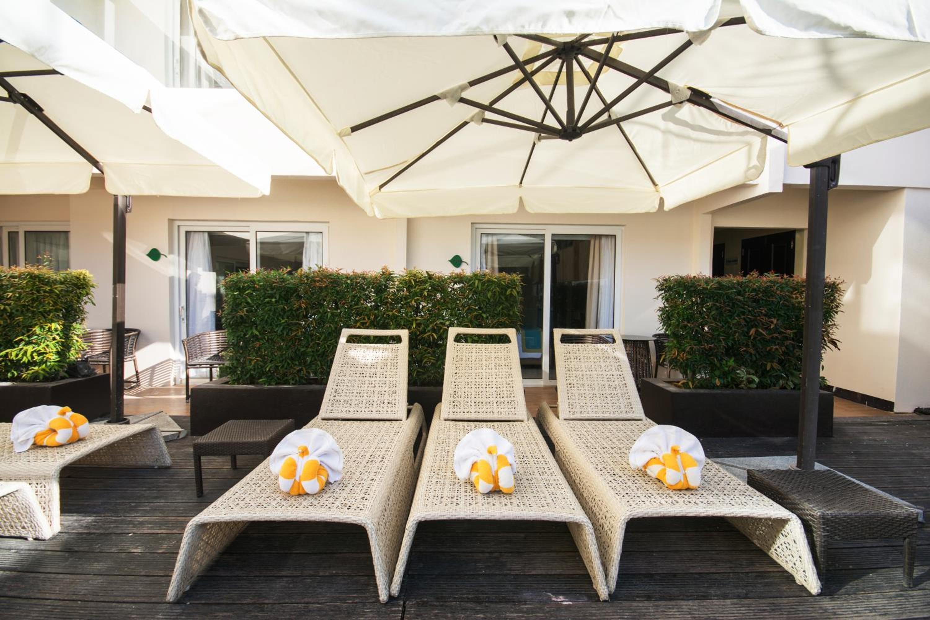 Deluxe Double or Twin Room with Pool Access - Photo 8