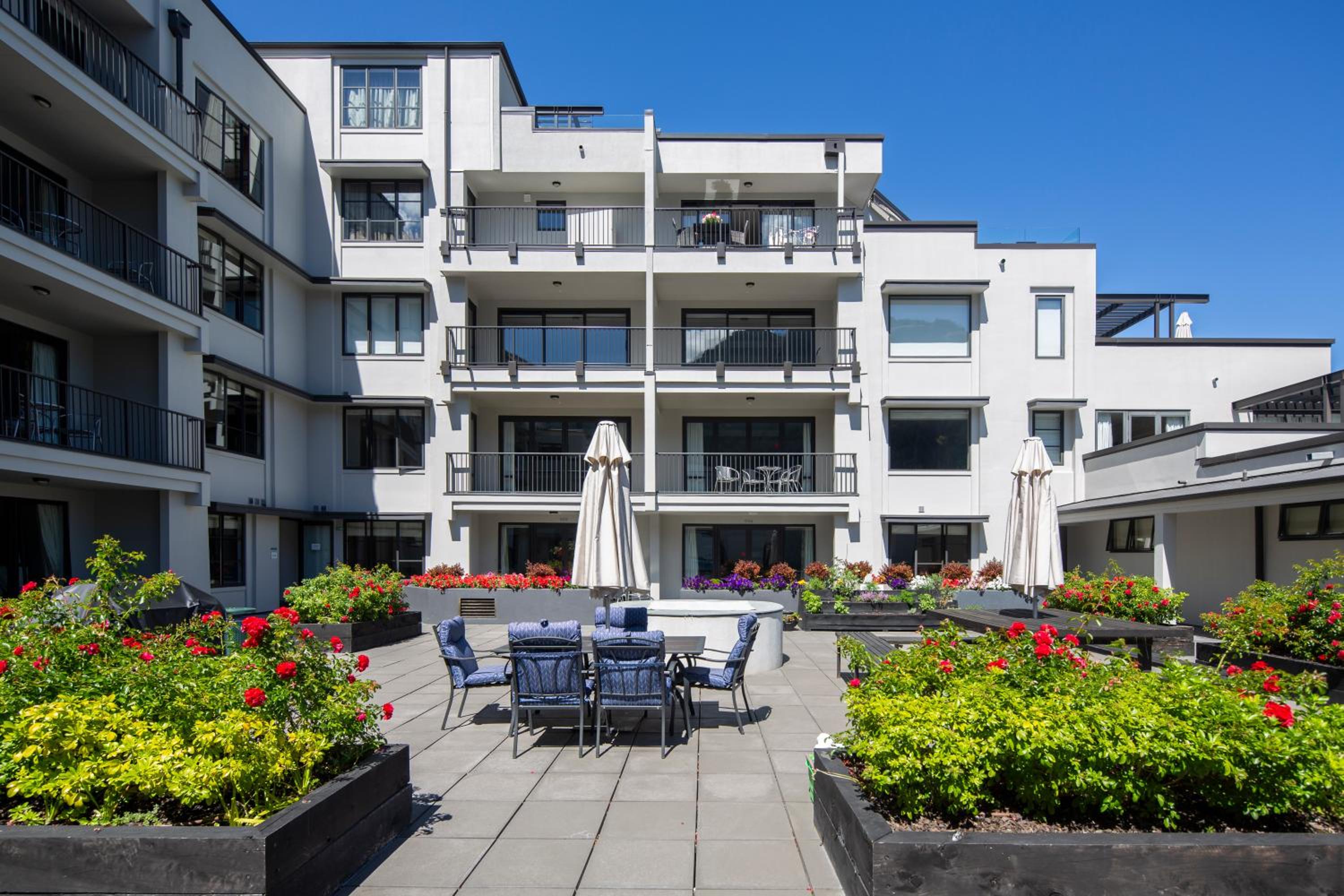 Two-Bedroom Apartment with Courtyard photo 3