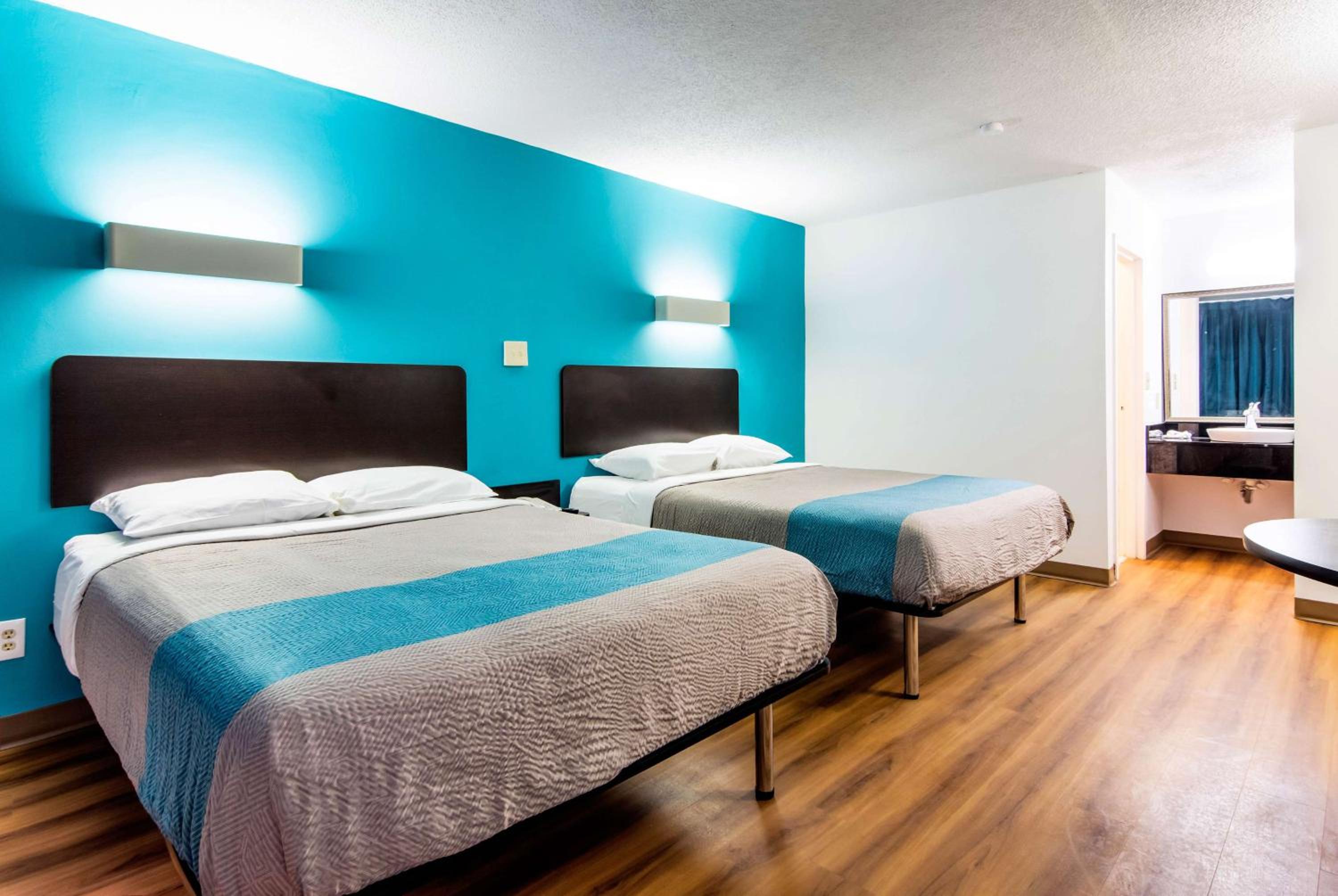 Deluxe Queen Room with Two Queen Beds - Non-Smoking - Photo 1