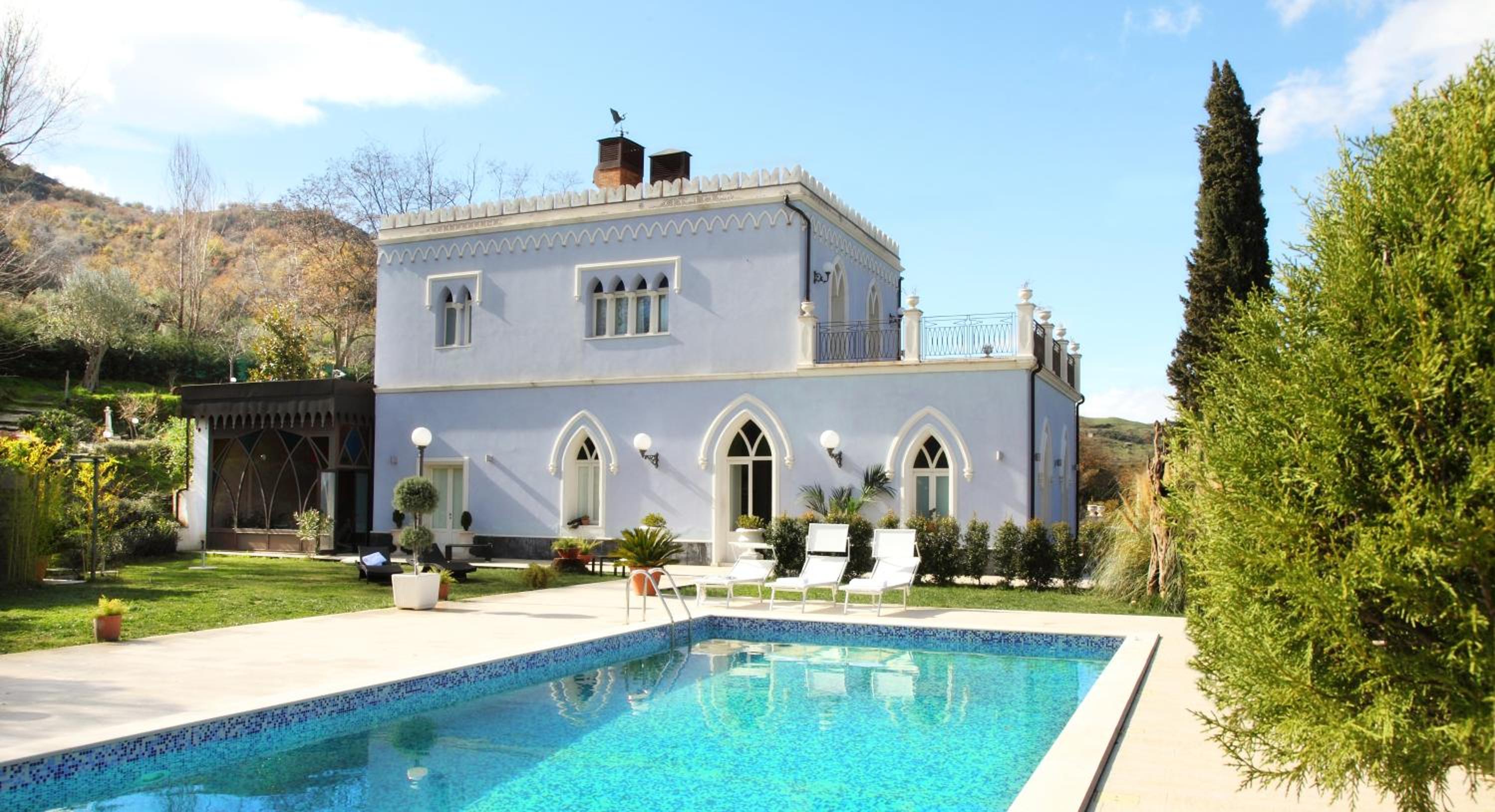 Five-Bedroom Villa photo 3