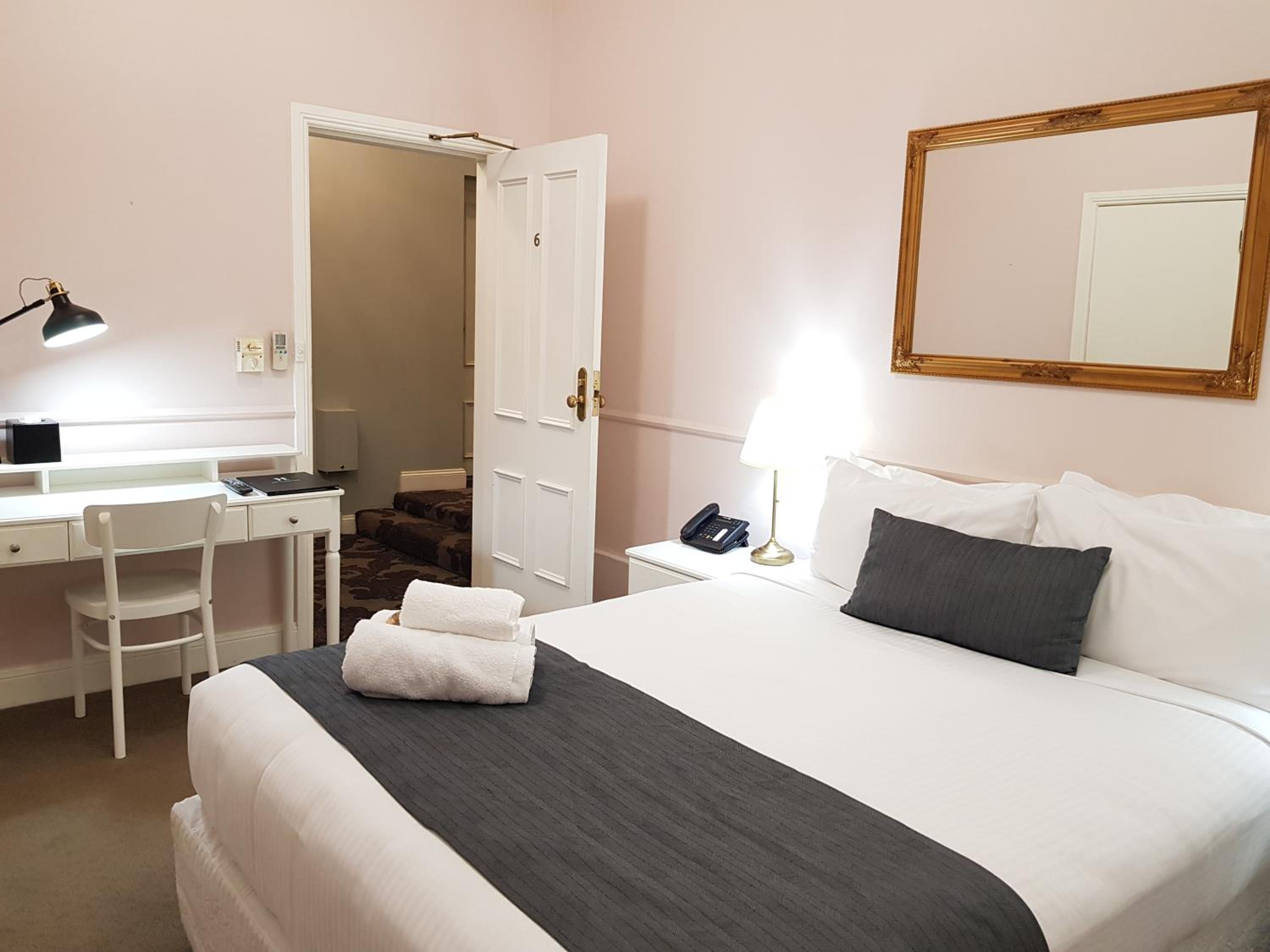 Standard Queen Room