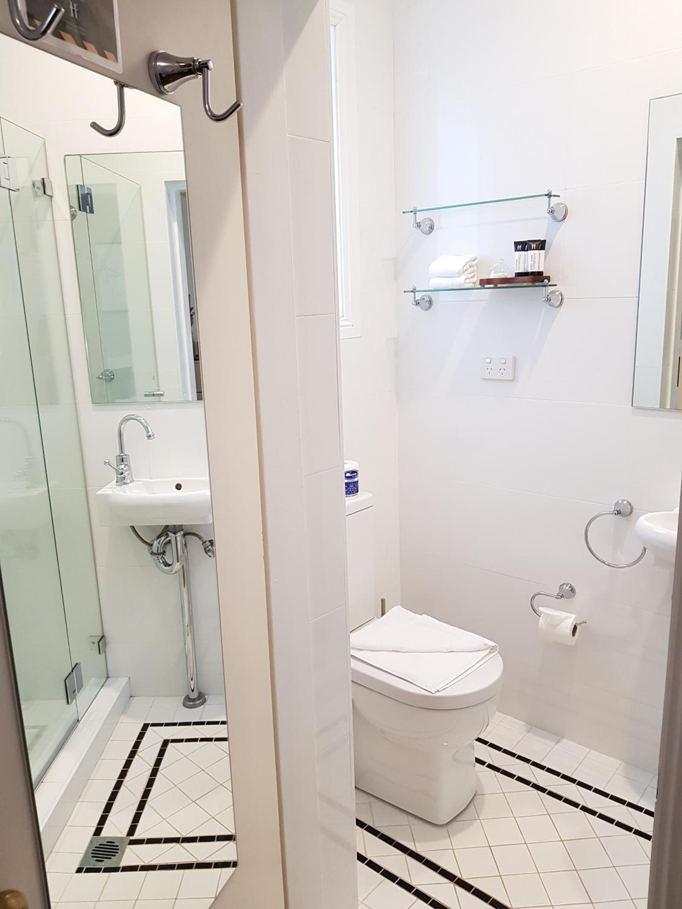 Queen Room - Pet Friendly