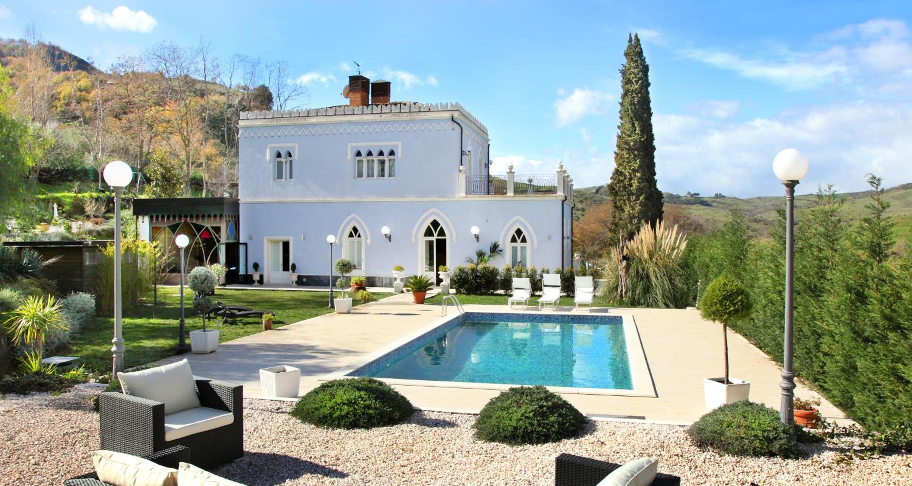Five-Bedroom Villa photo 2