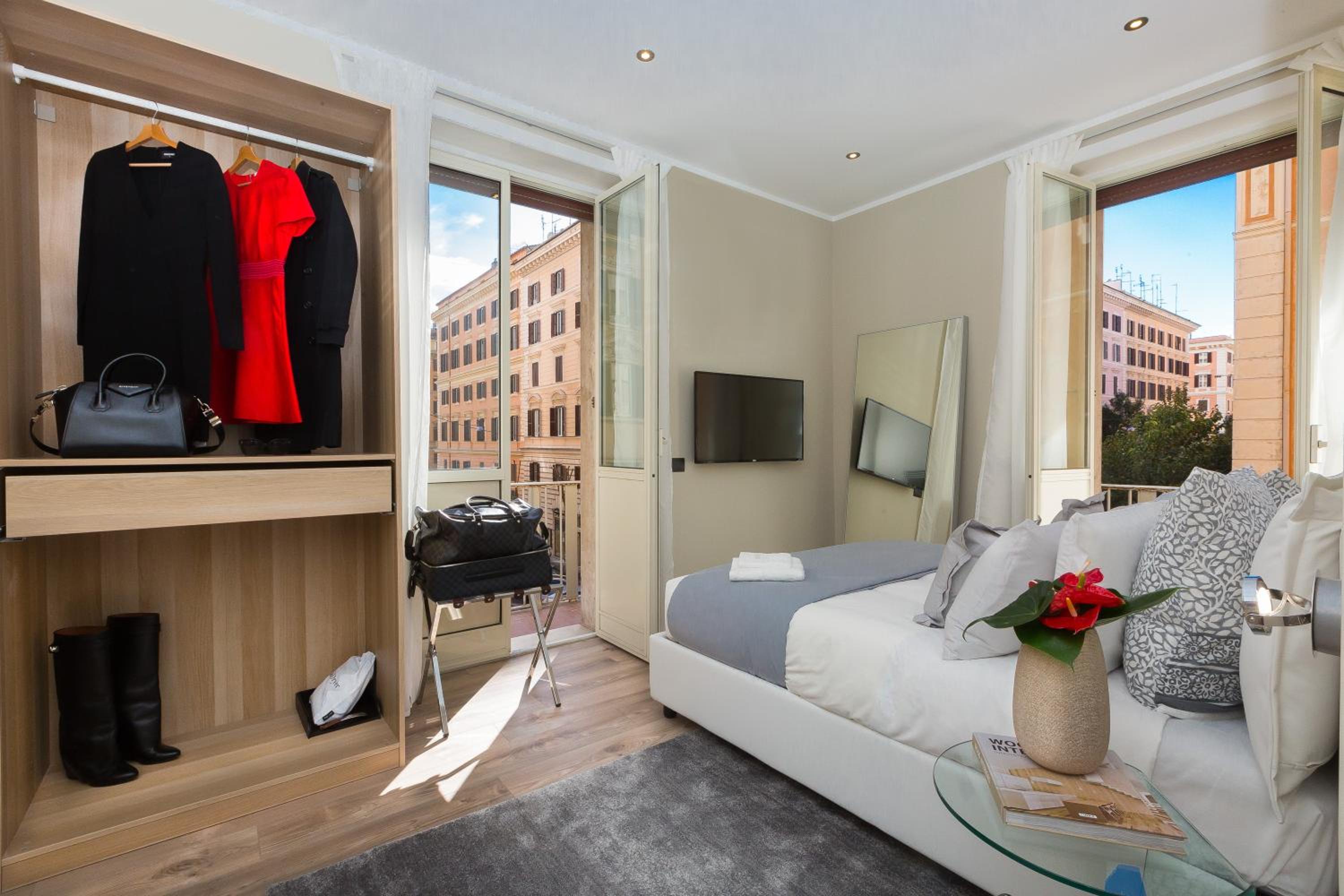 Deluxe King Room photo 1
