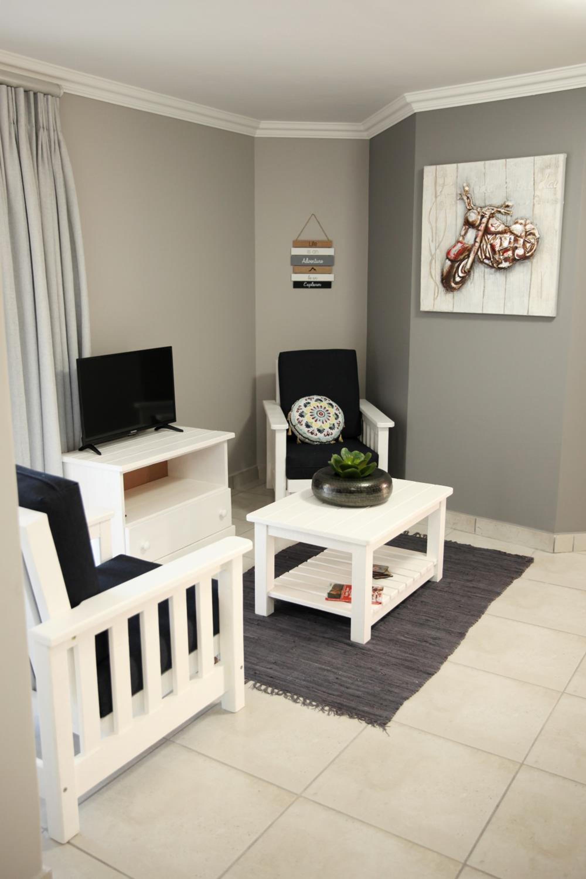 One-Bedroom Apartment photo 1