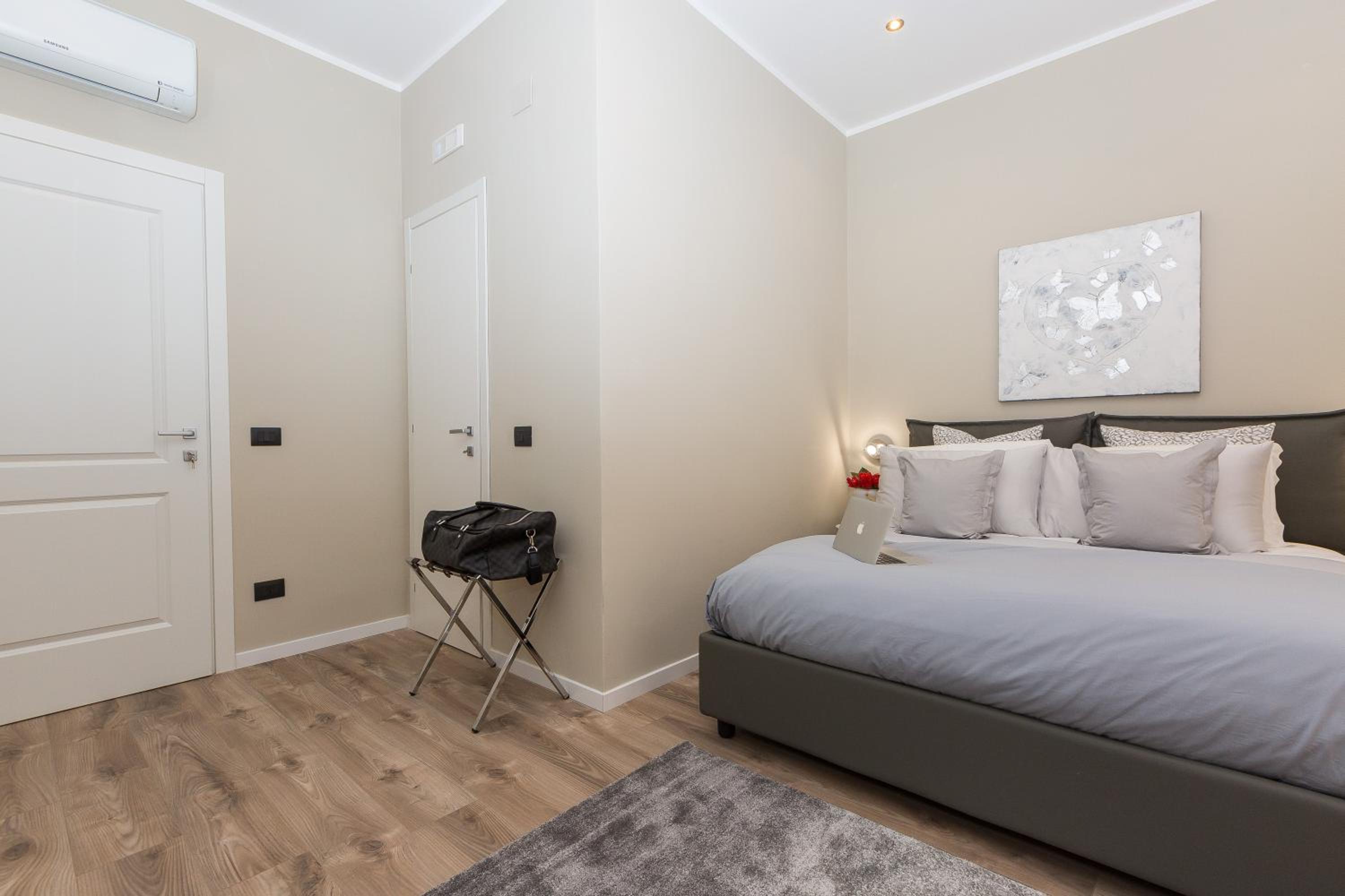 Deluxe Double Room with Balcony photo 3