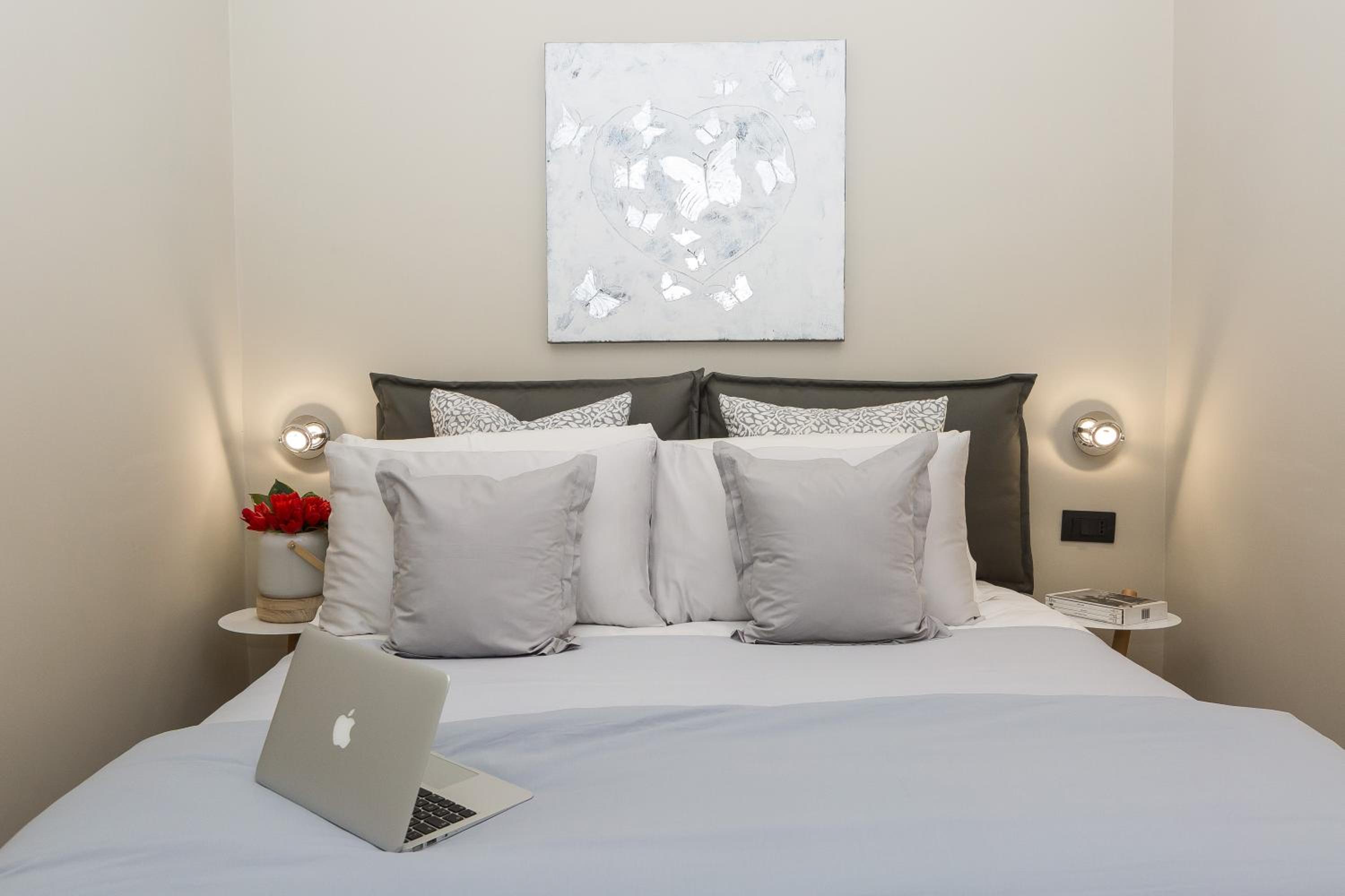 Deluxe Double Room with Balcony photo 2