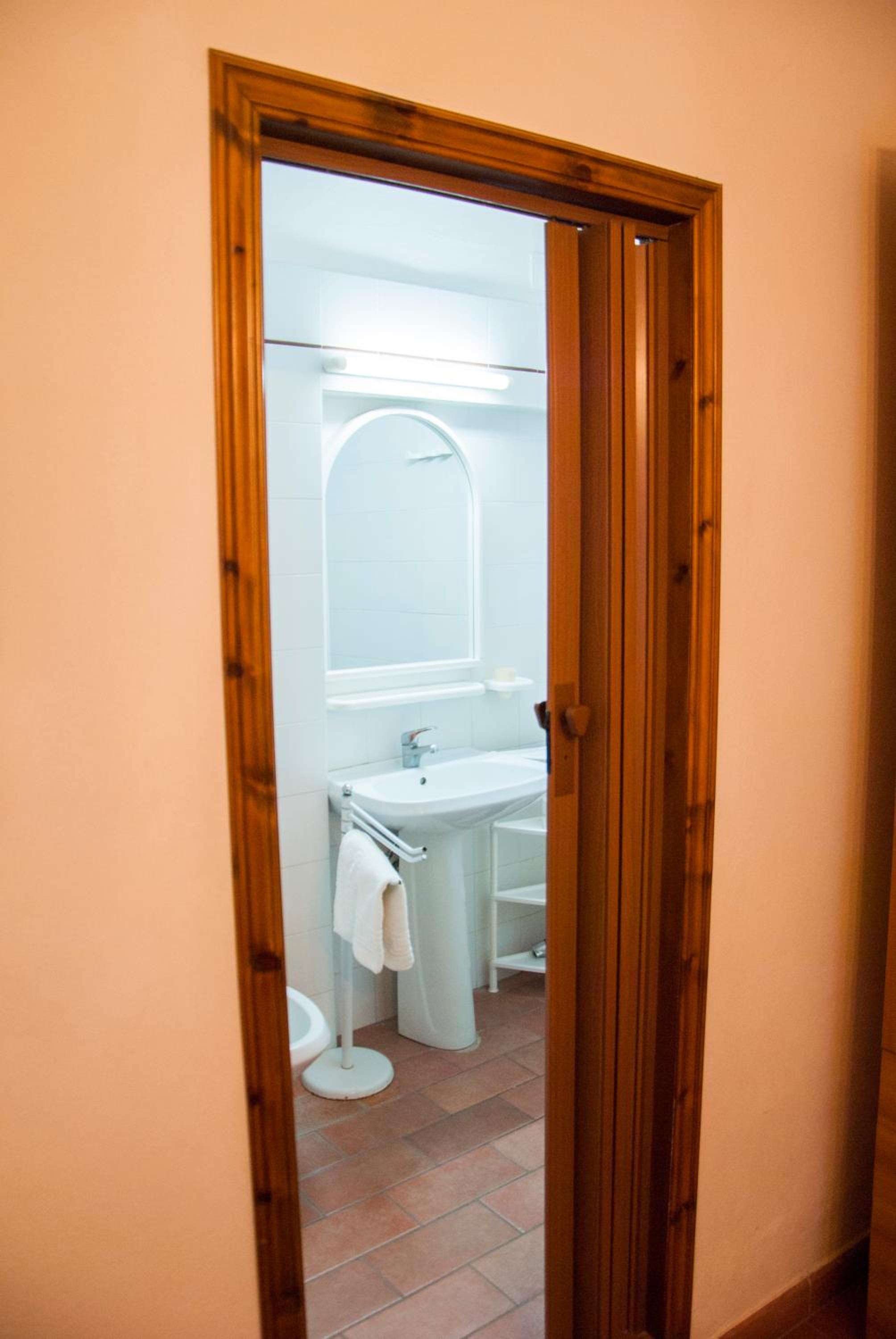 Double Room - Photo 12