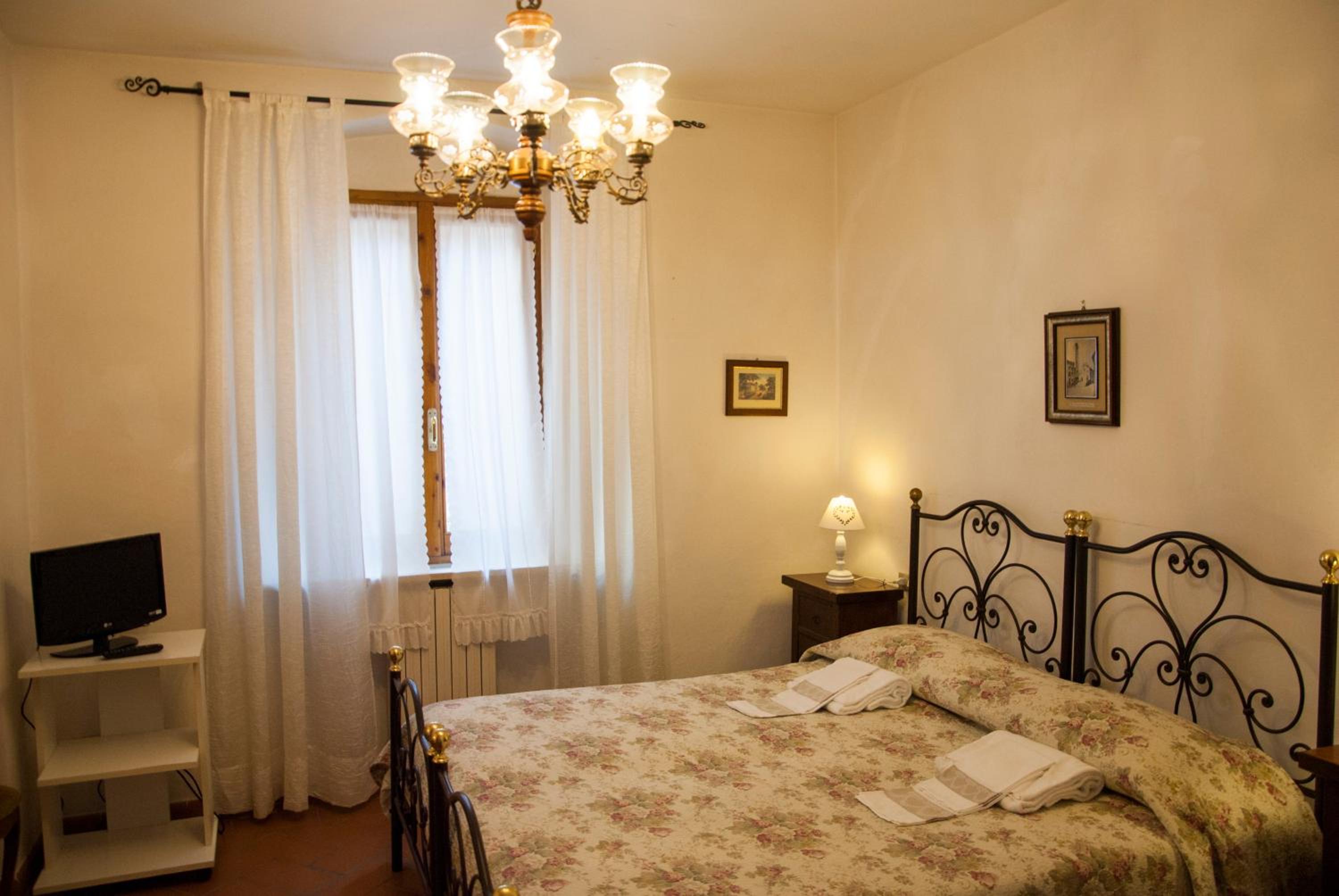 Double Room - Photo 9