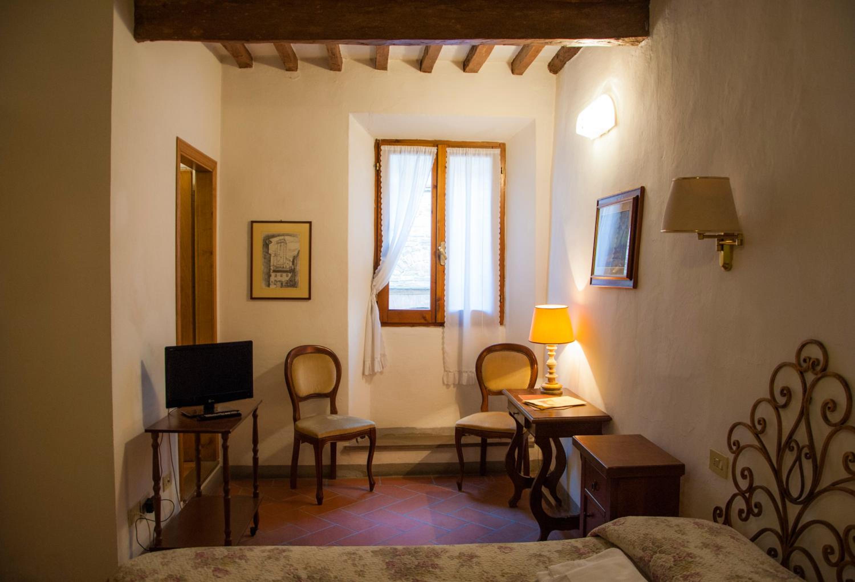 Double Room - Photo 5