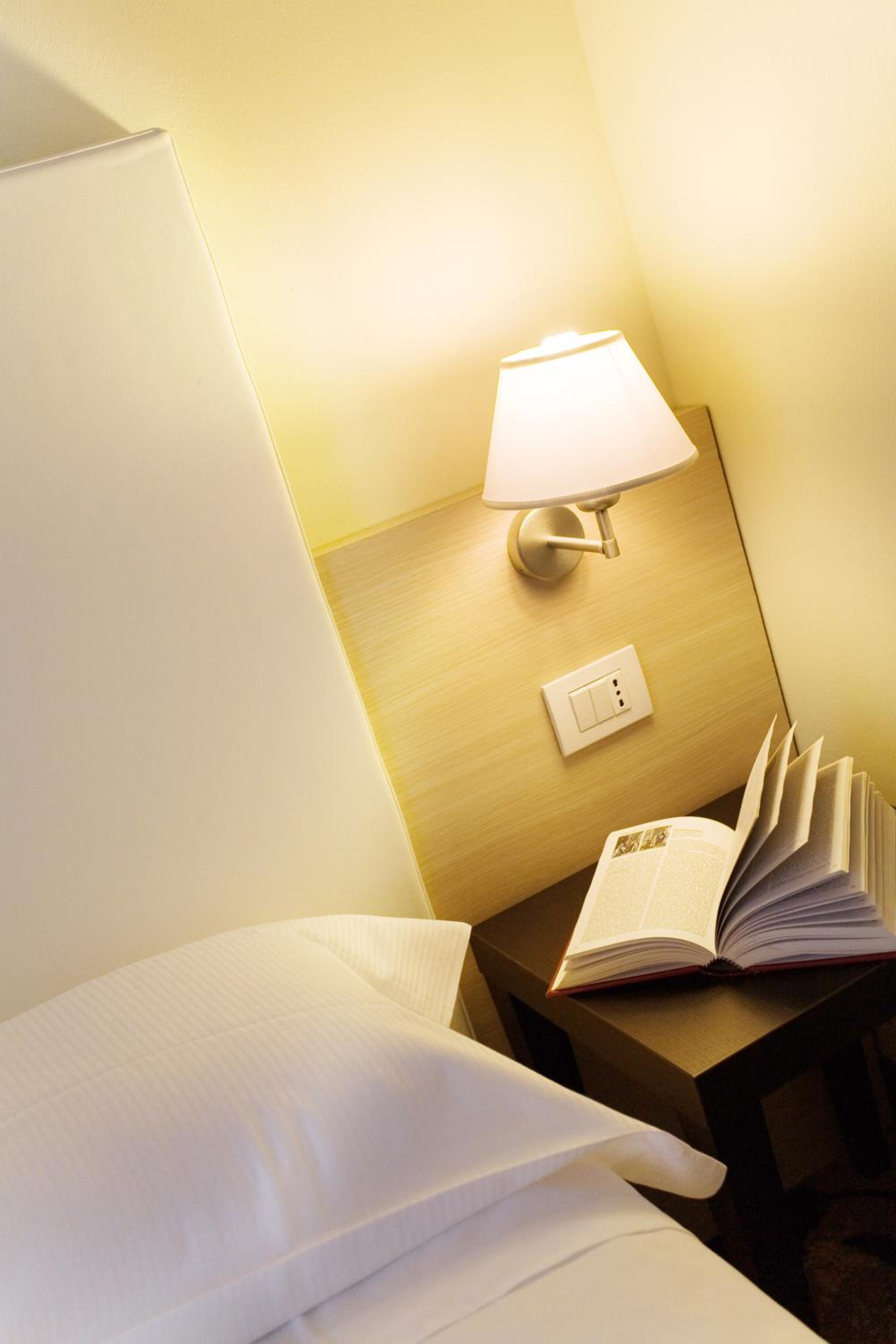 Twin Room - Photo 5