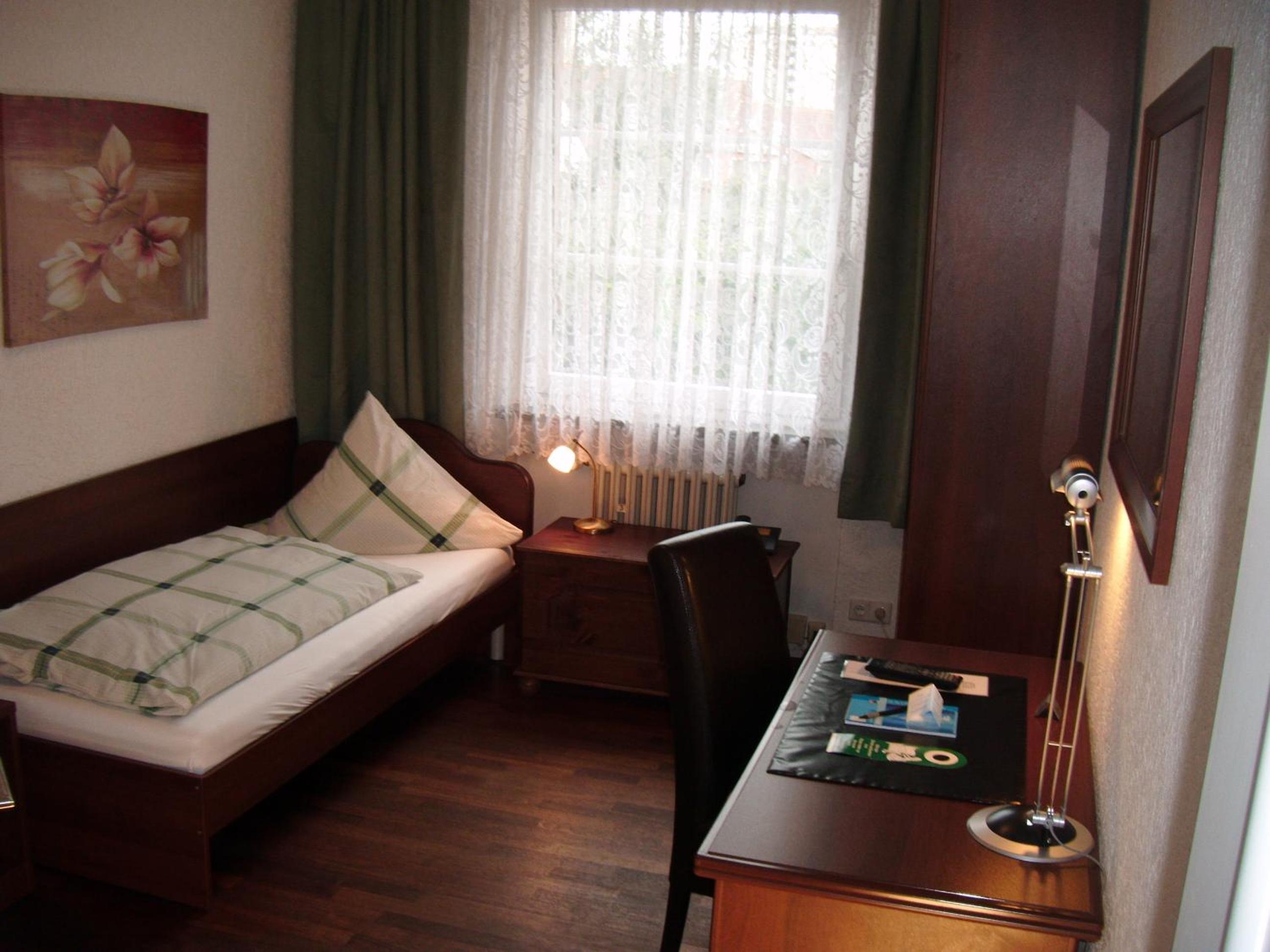 Single Room with Private Bathroom photo 2