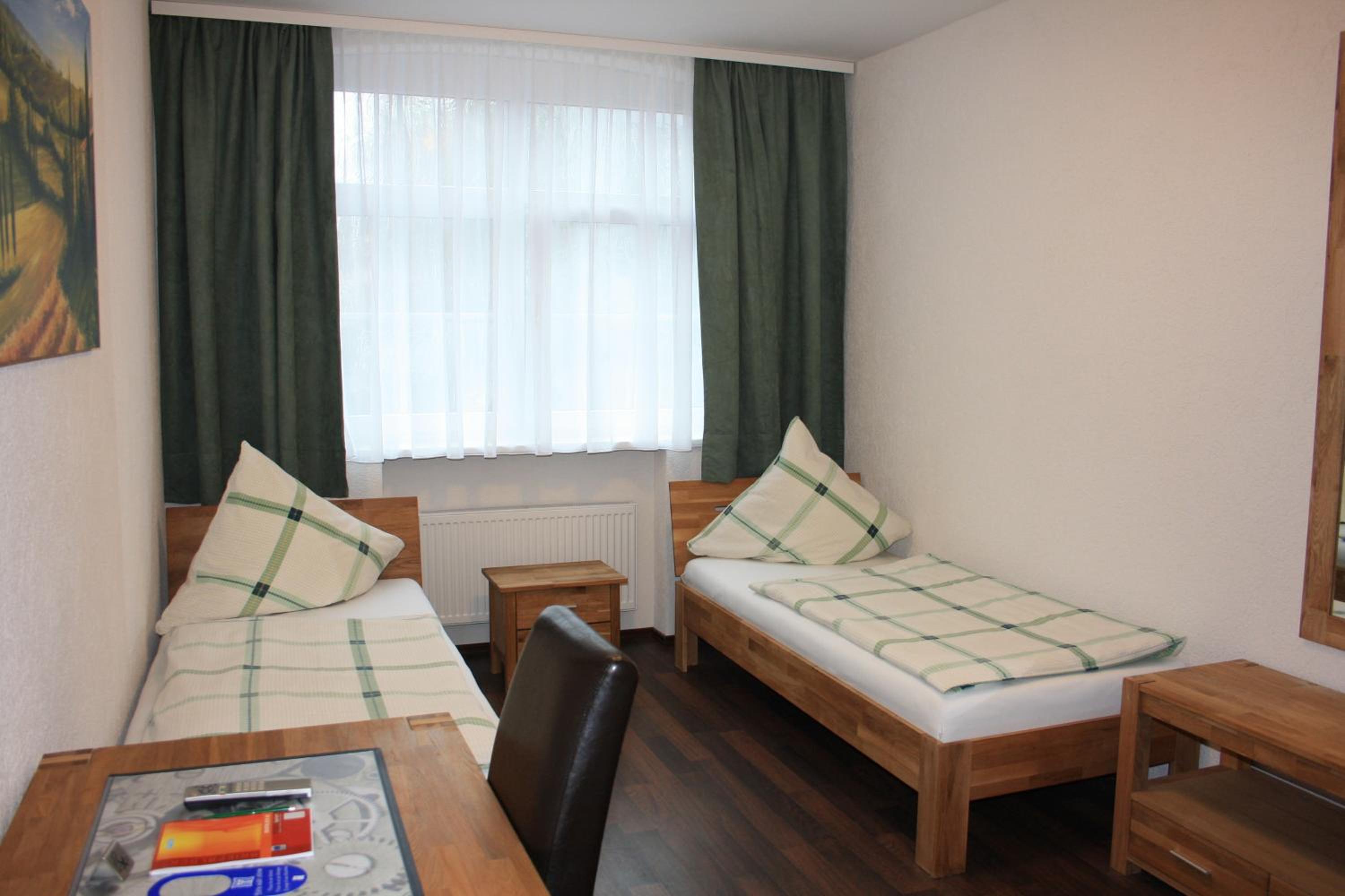 Twin Room with Bathroom - Photo 3