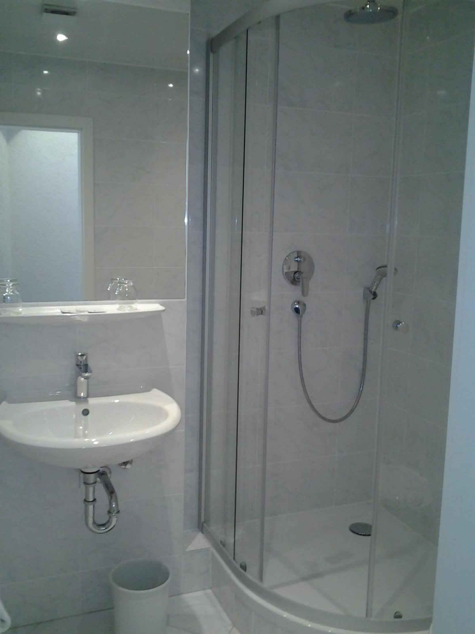 Single Room with Private Bathroom photo 3
