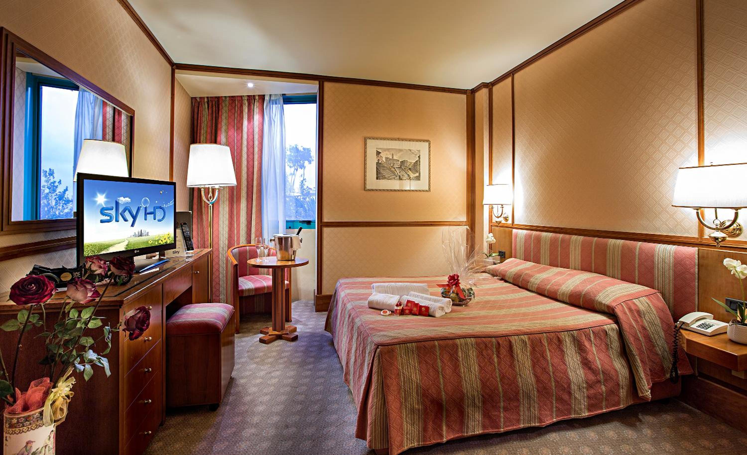 Suite - Photo 1