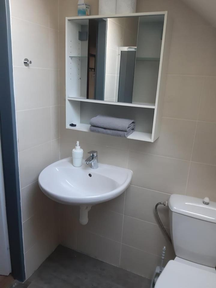 Twin Room with Bathroom photo 2