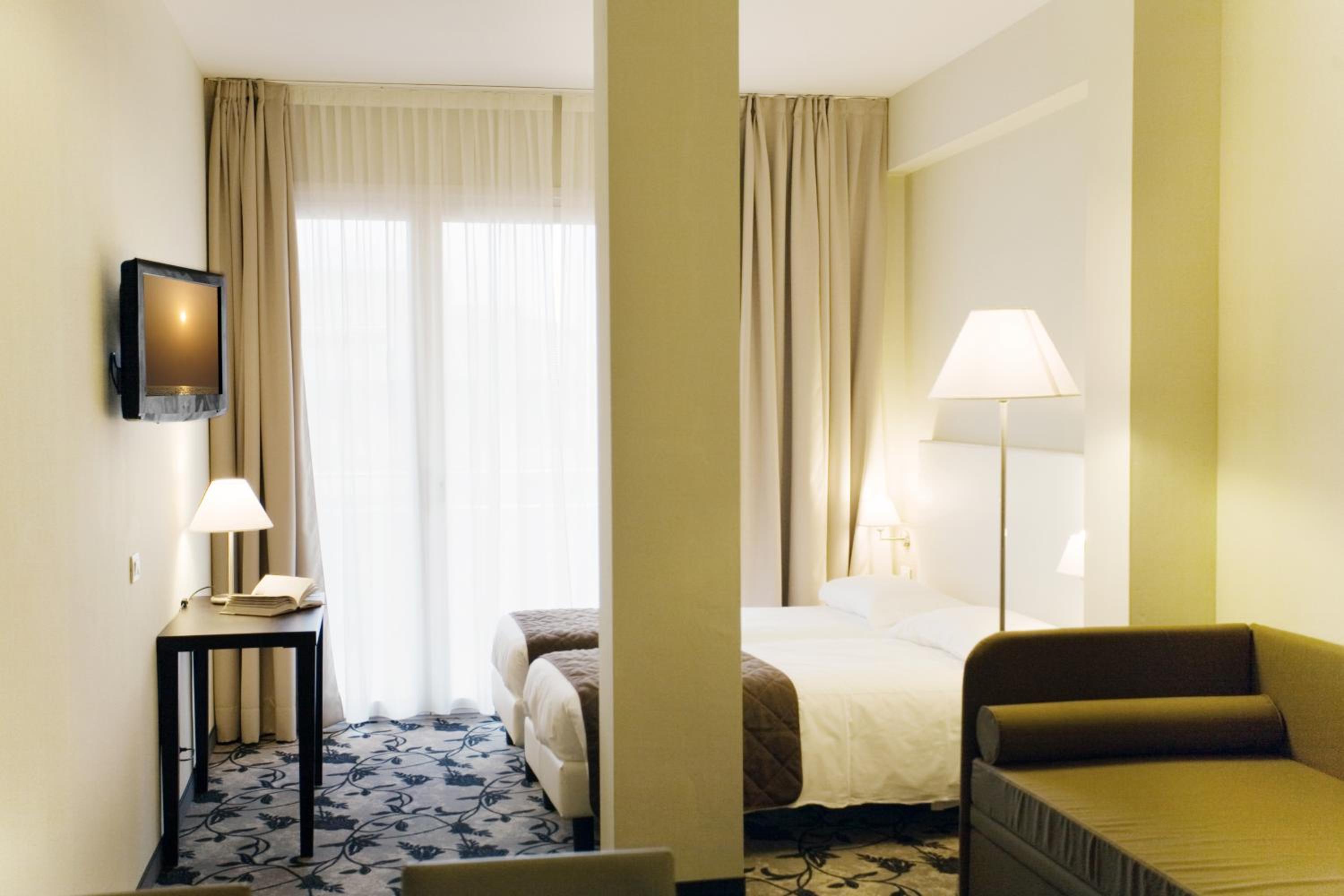 Triple Room - Photo 9