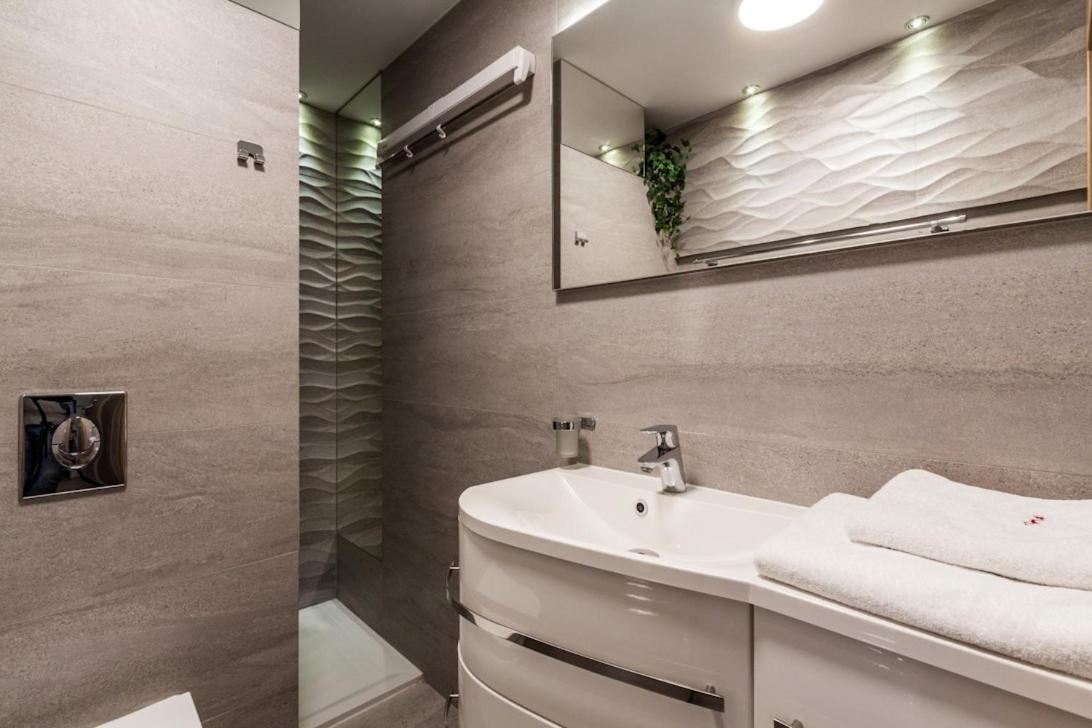 Luxury Apartment with Jacuzzi and Sauna (4 Adults) photo 2