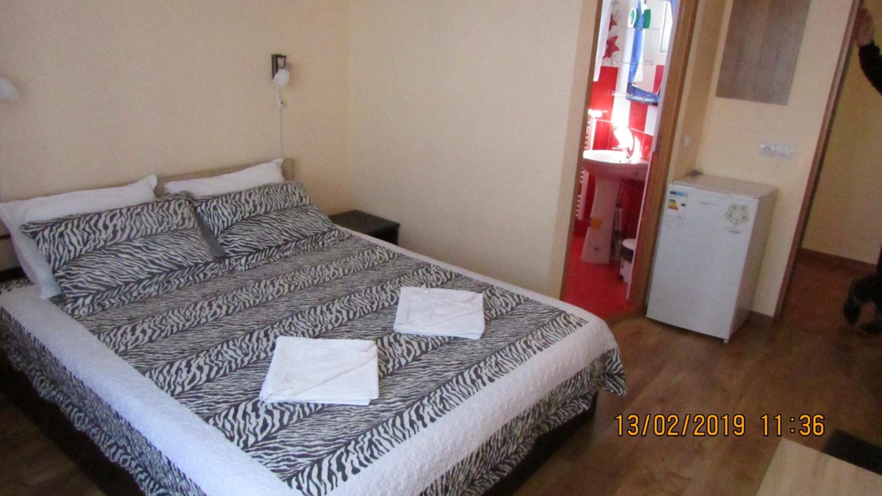 Double Room with Balcony - Photo 3