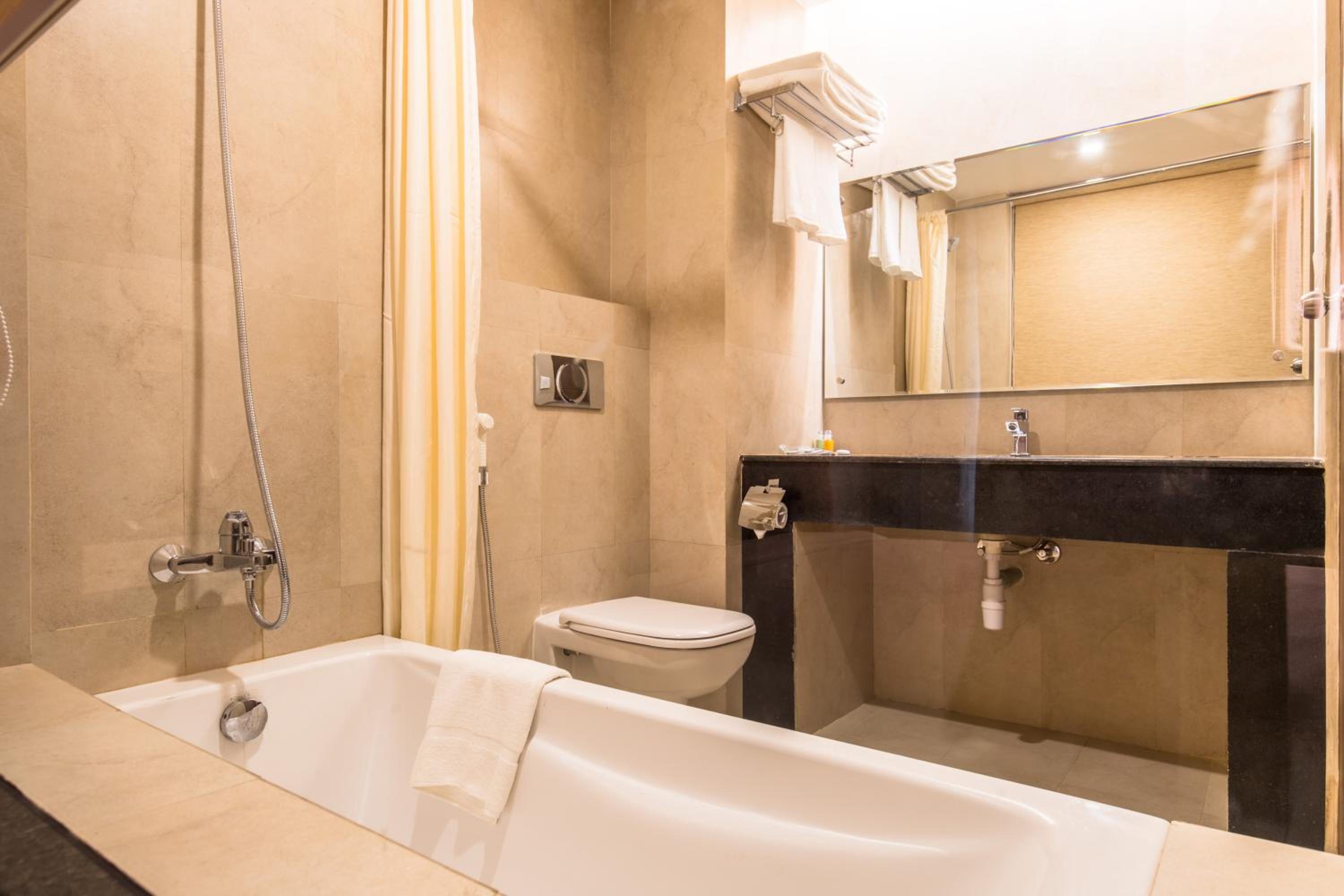 Deluxe Double or Twin Room - Photo 7