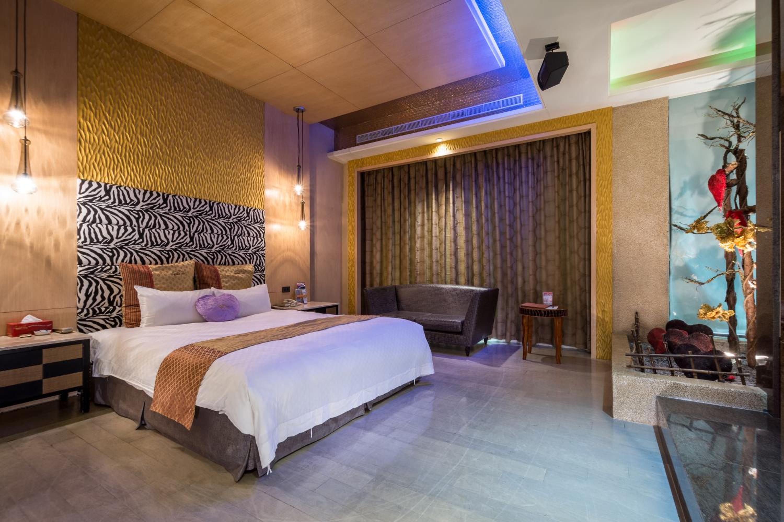Classic Suite (Check-In After 20:00) photo 2