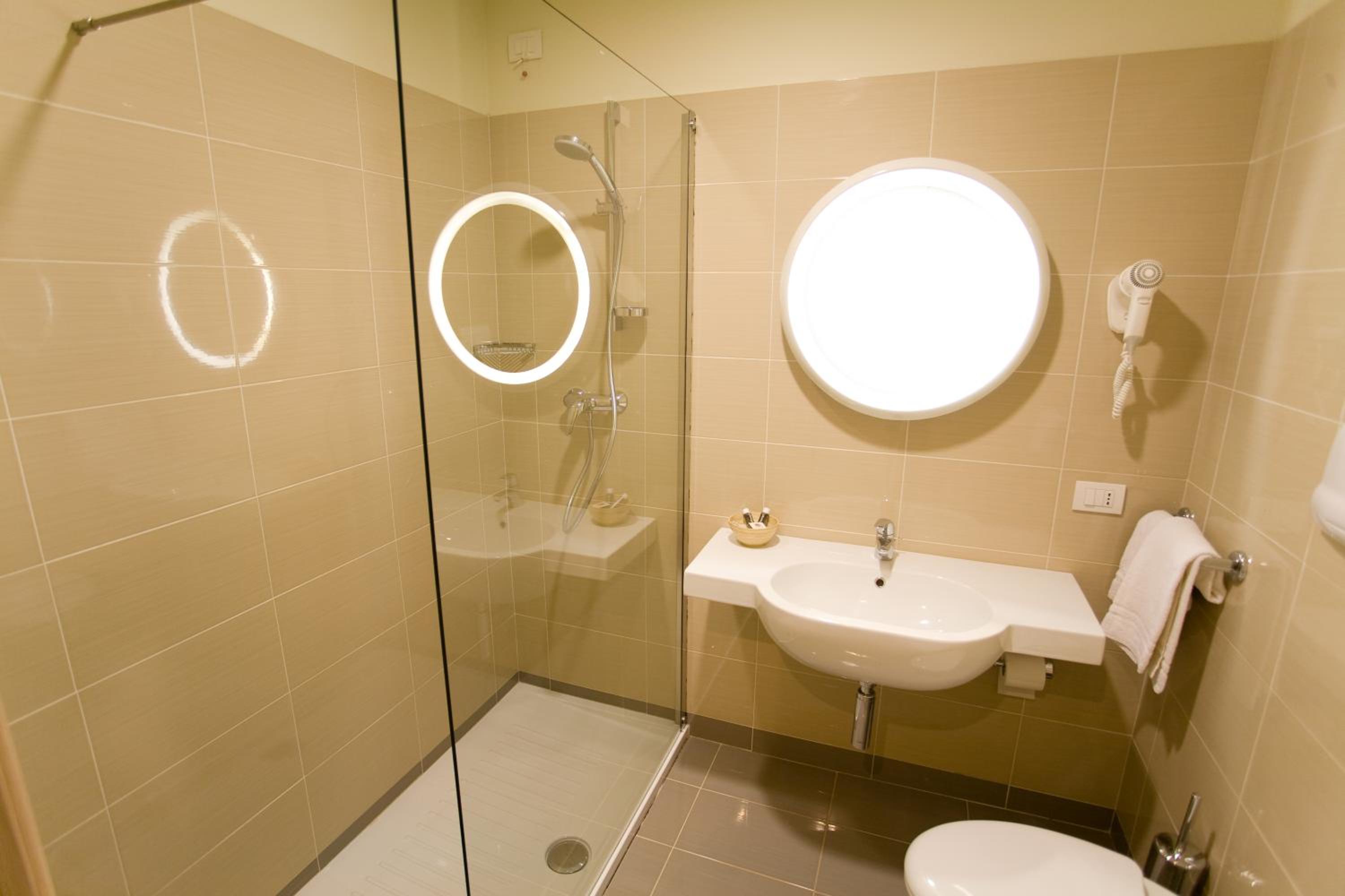 Quintuple Room - Photo 3
