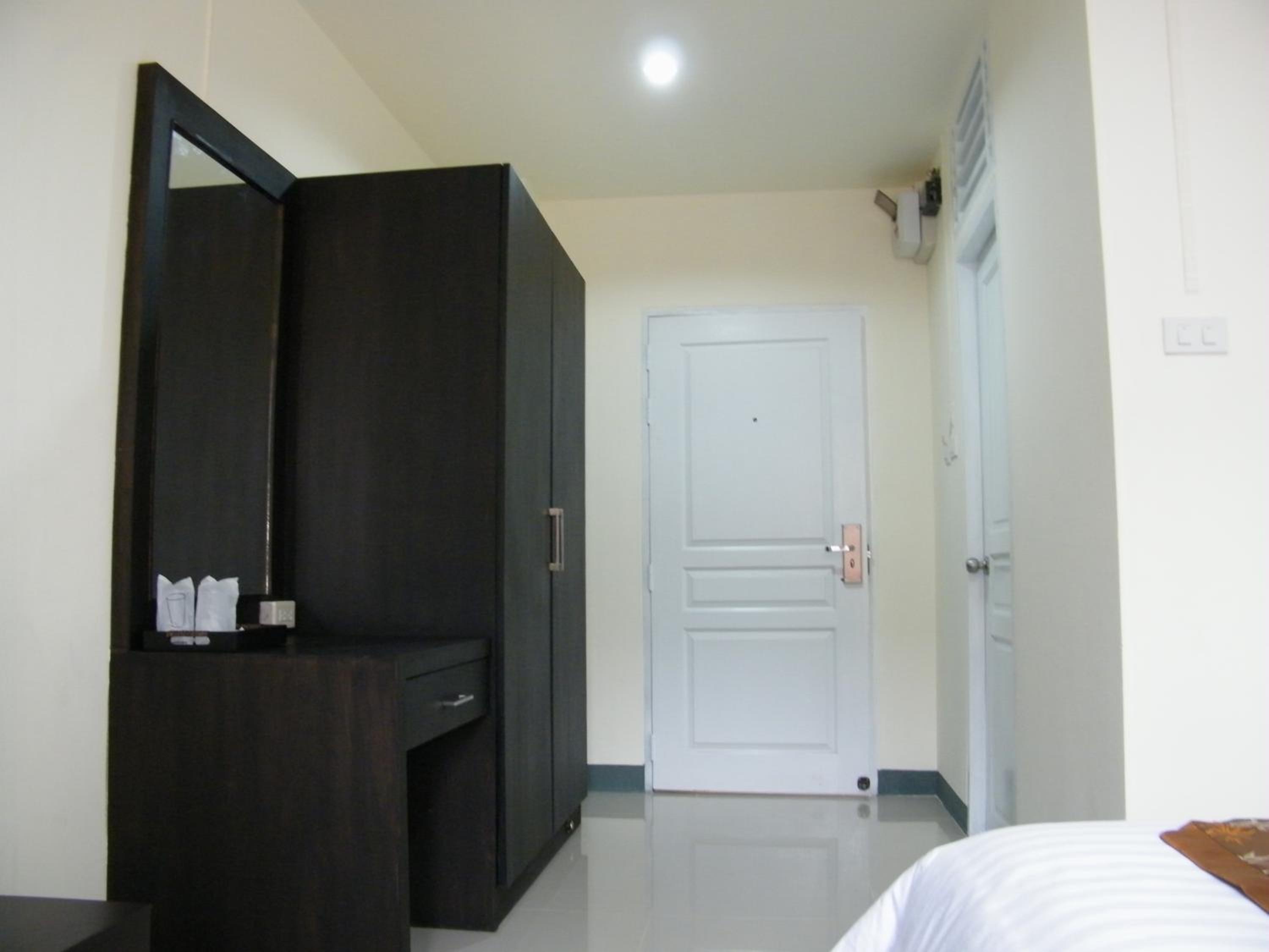 Standard Double Room - Photo 12