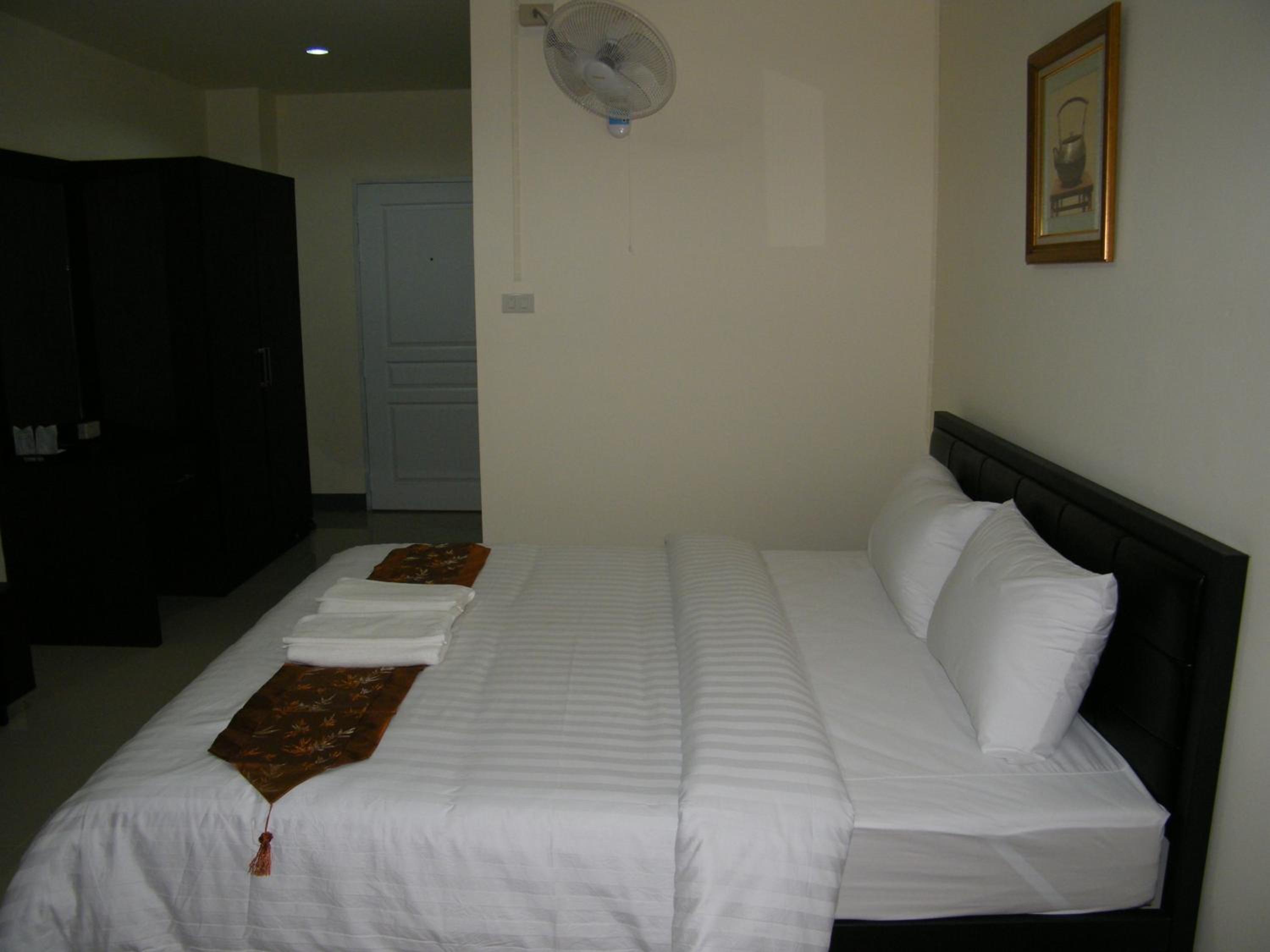 Standard Double Room - Photo 15