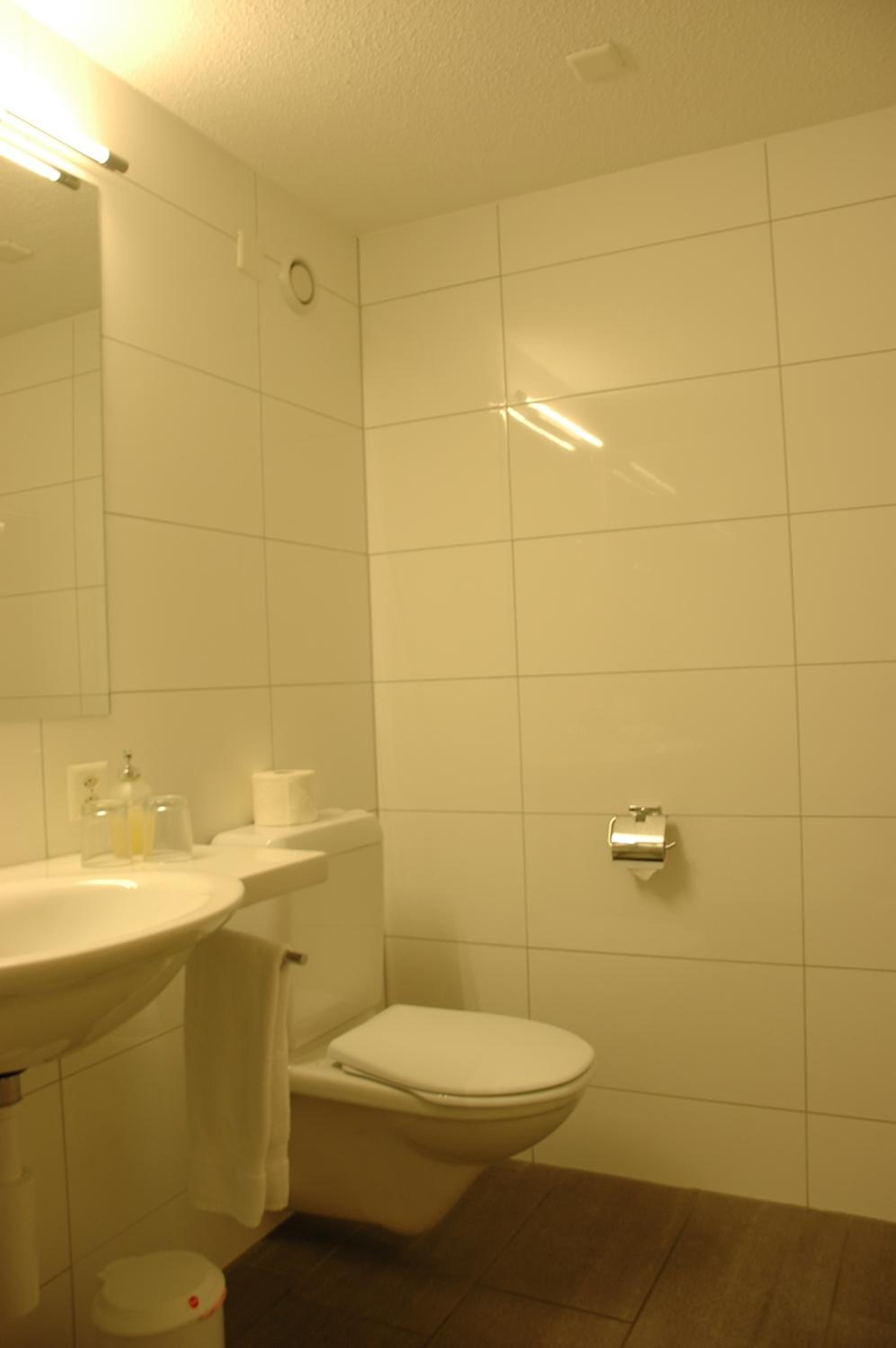 Double or Twin Room - Photo 15