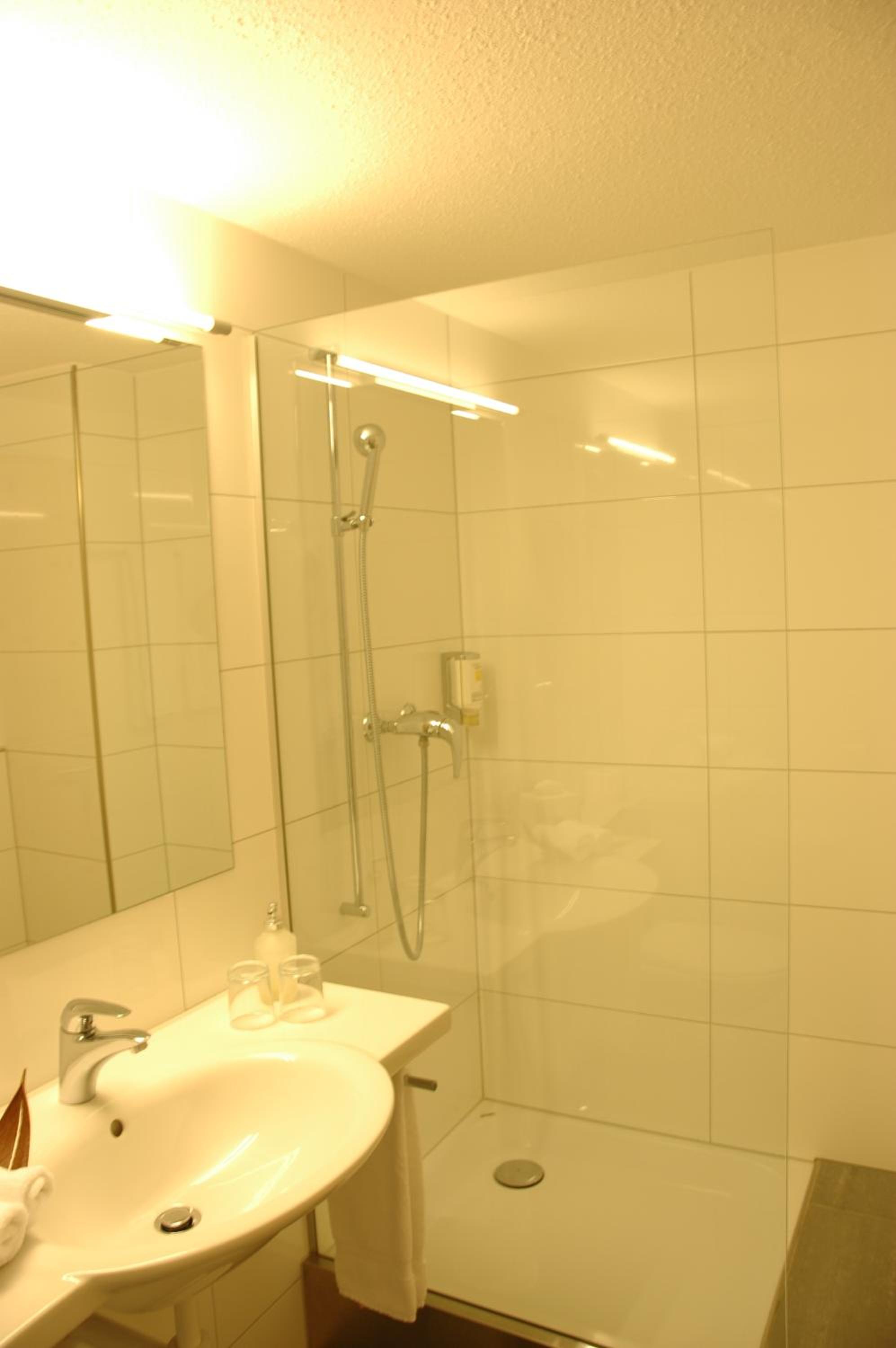 Double or Twin Room - Photo 16