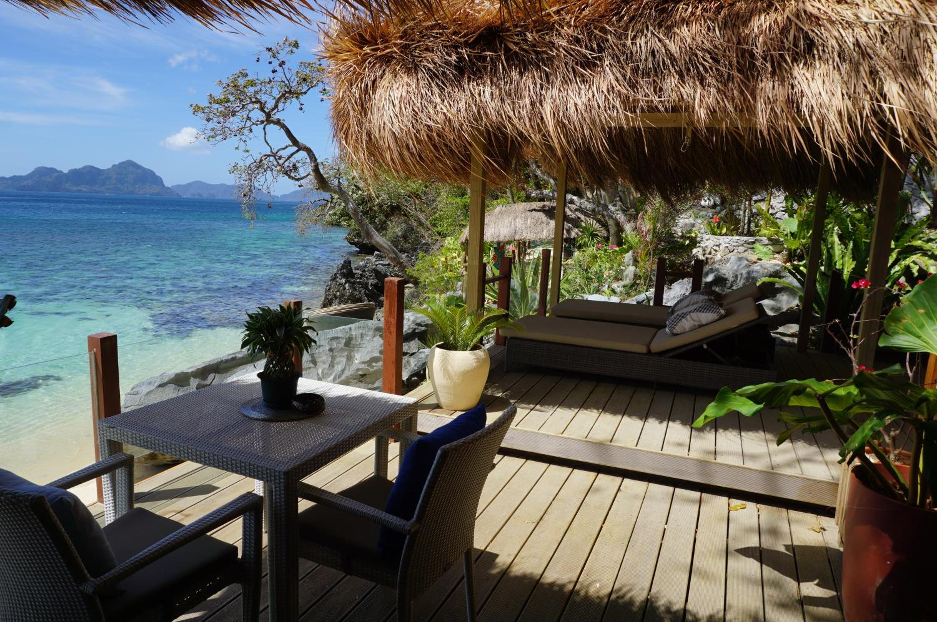 Deluxe Suite with Sea View photo 2