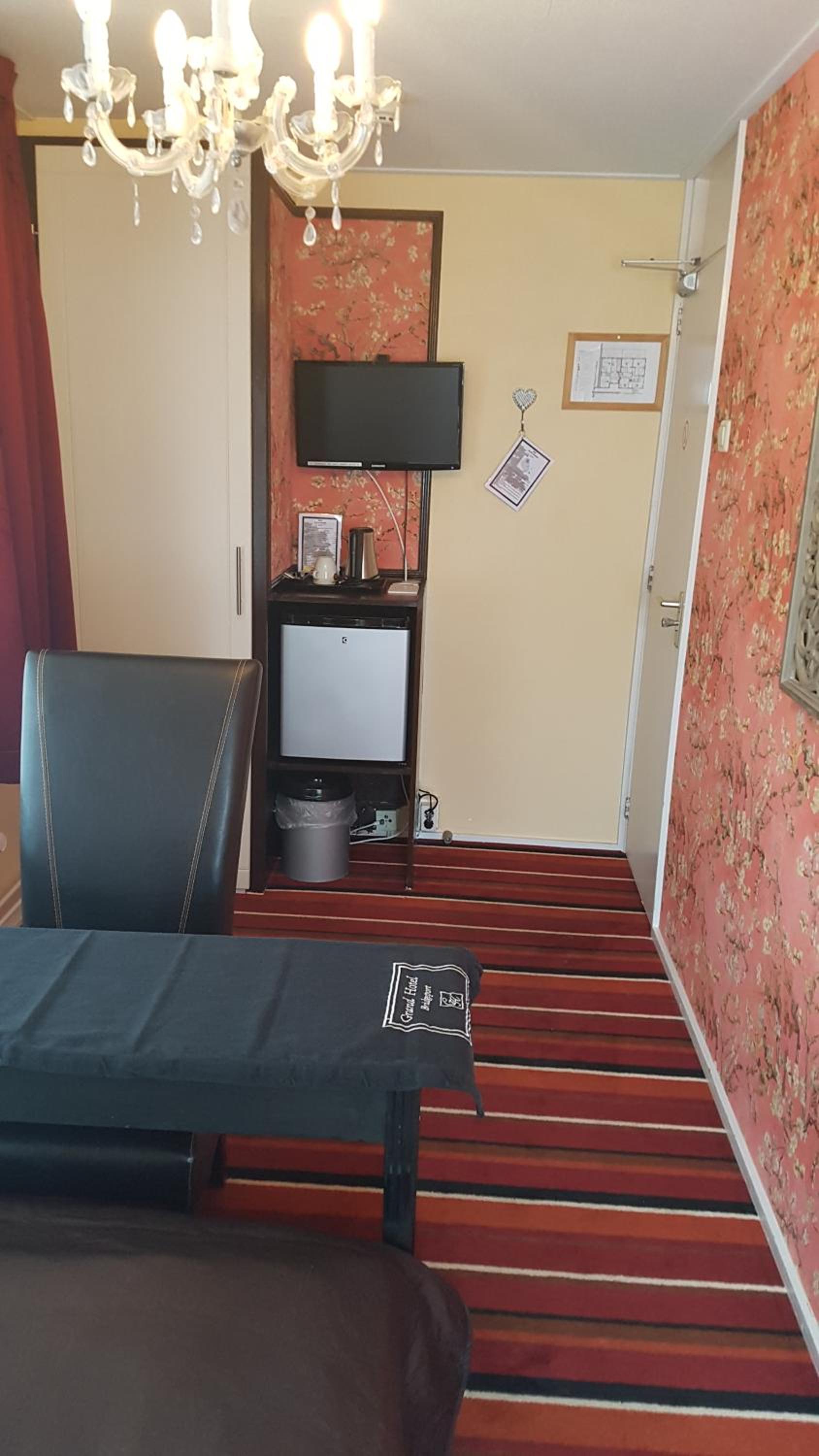 Single Room with Street View photo 3