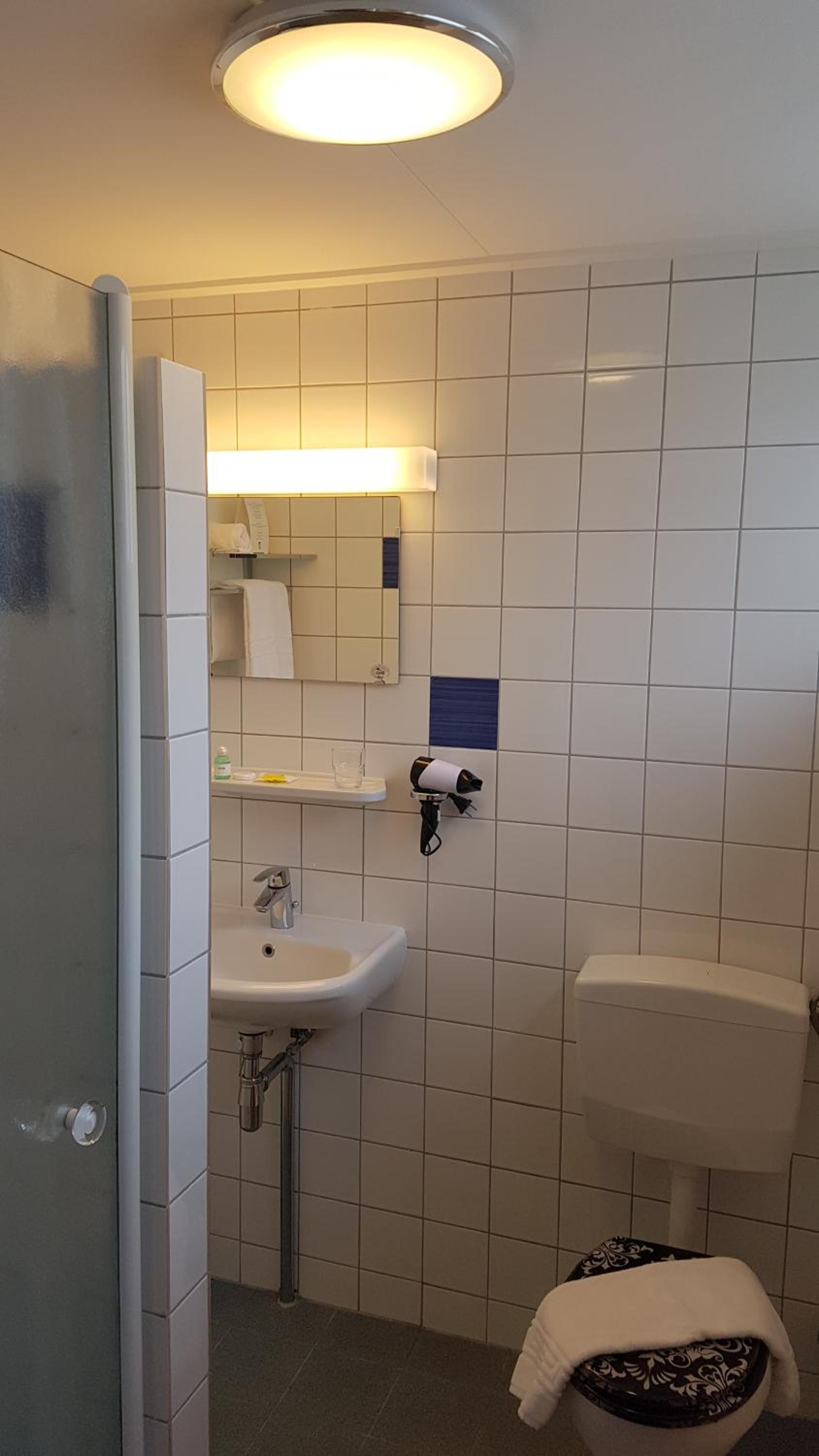 Single Room with Street View photo 2