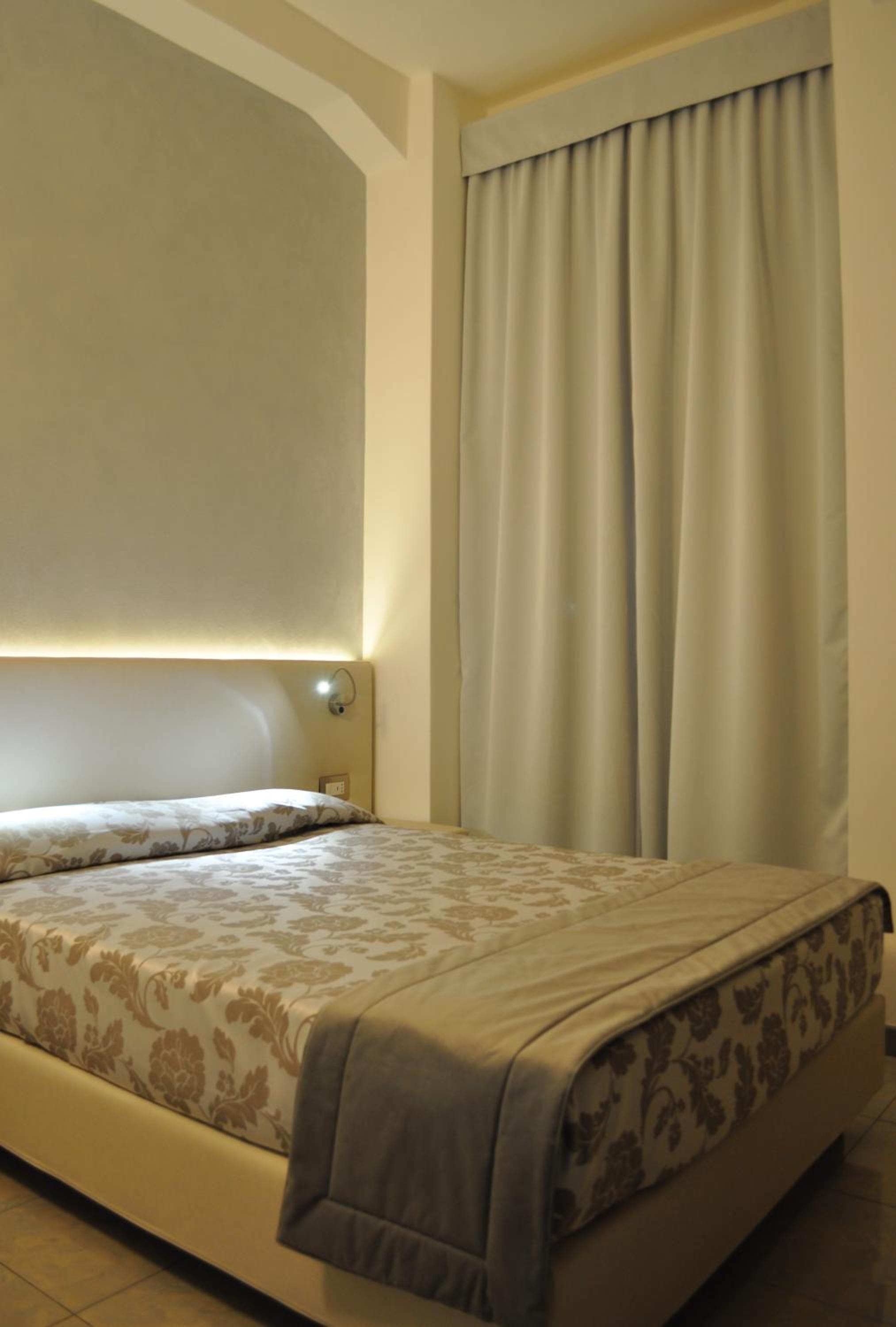 Economy Double Room photo 2