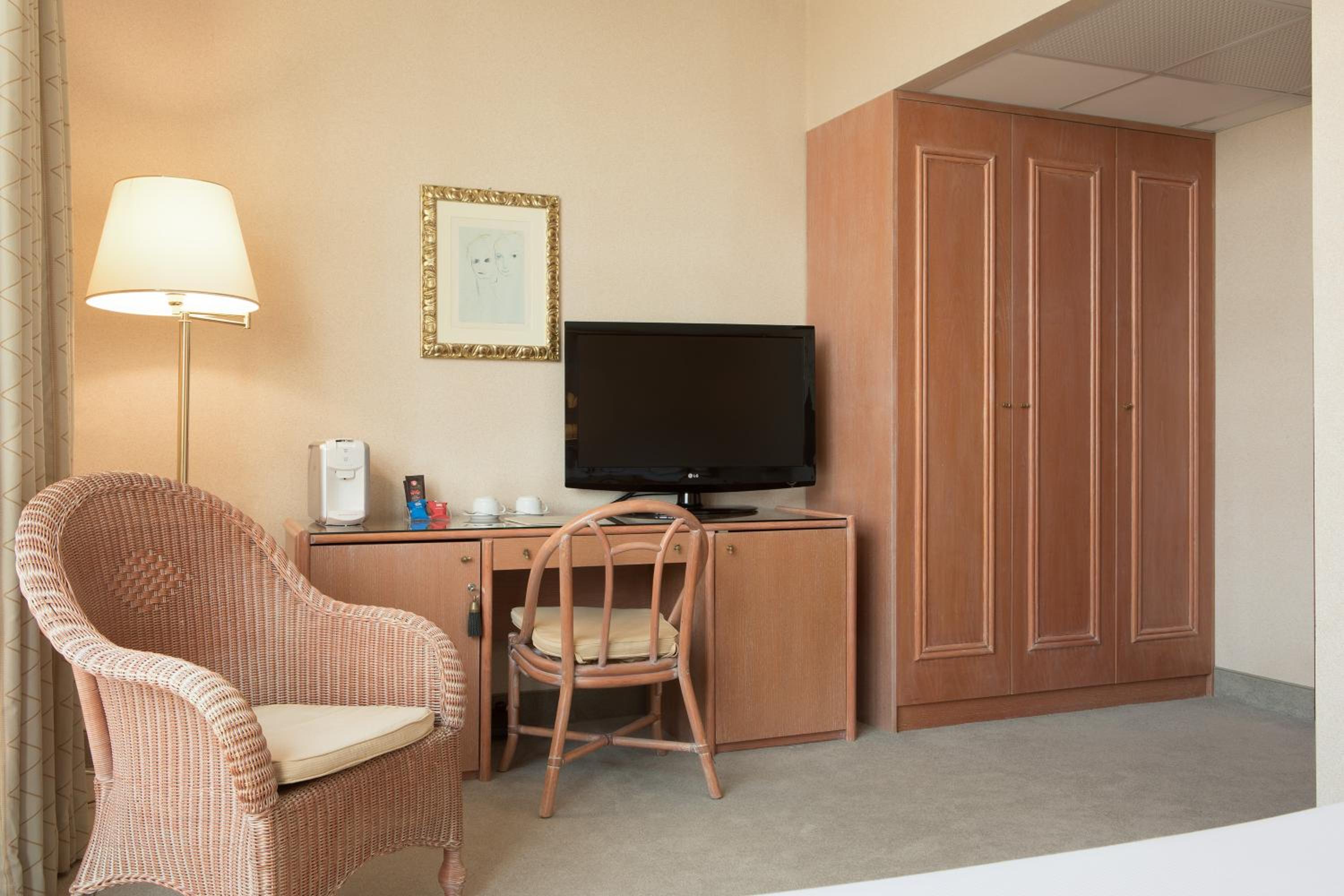 Deluxe Double or Twin Room with Sea View photo 2