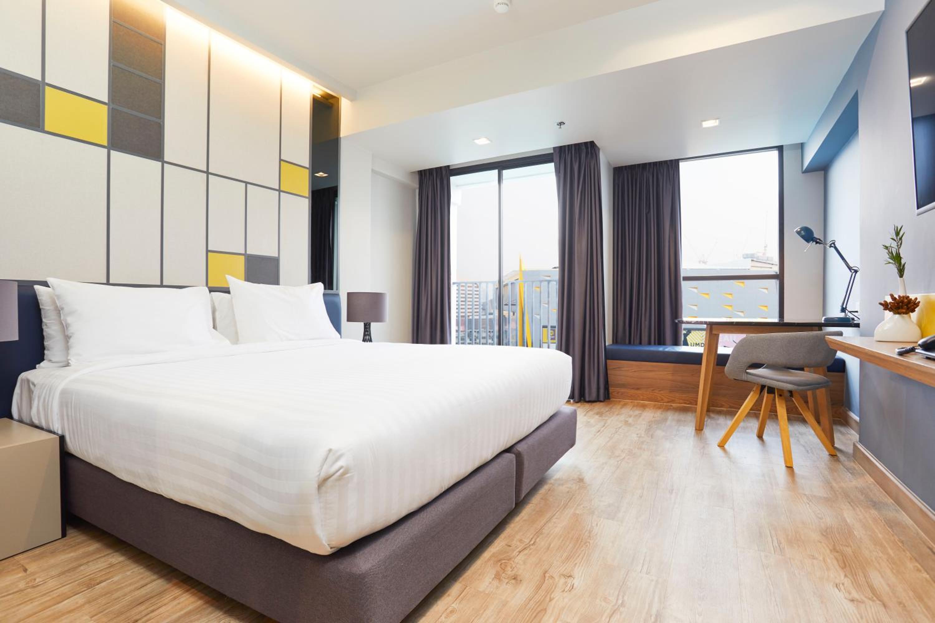 Deluxe King Room photo 3