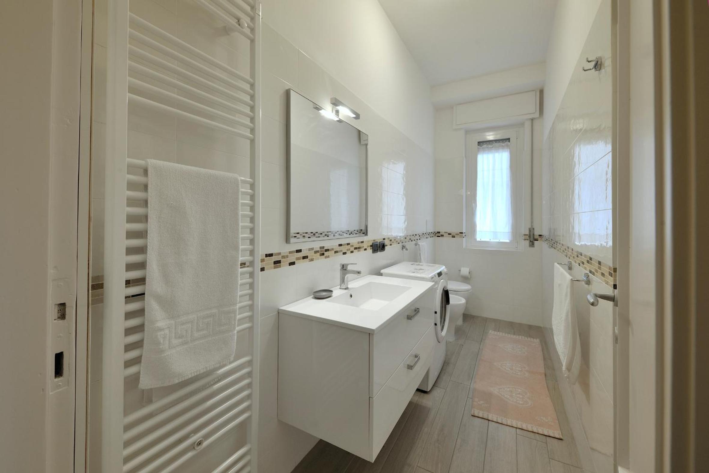 One-Bedroom House - Photo 2
