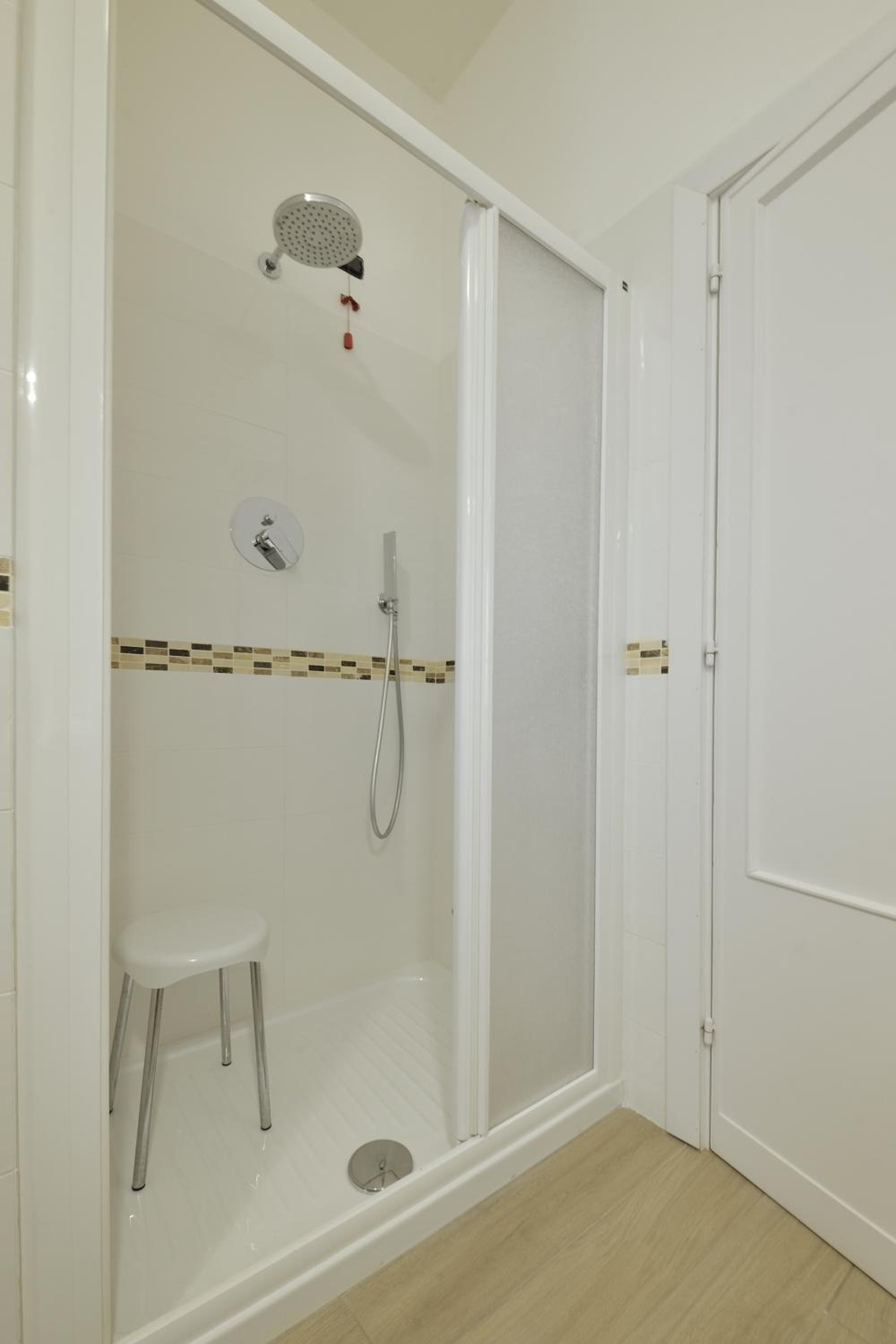 One-Bedroom House - Photo 8