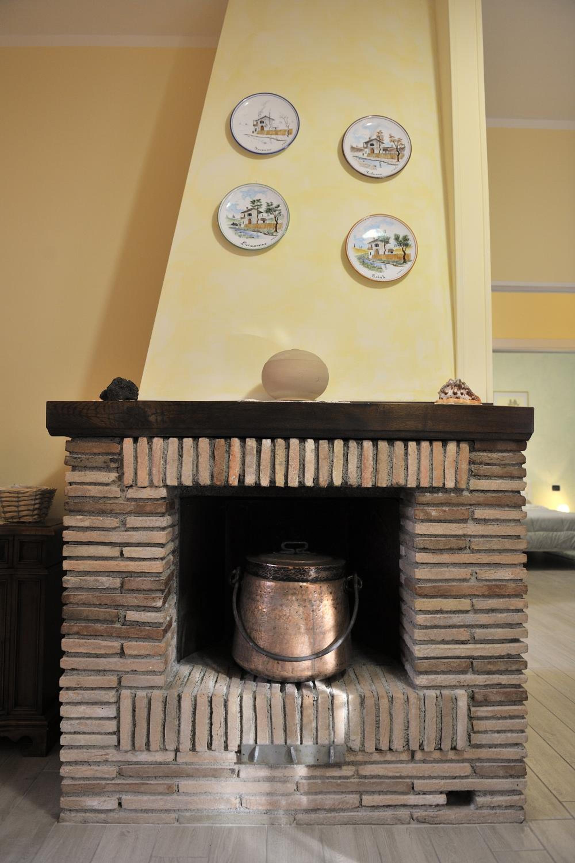 One-Bedroom House - Photo 11